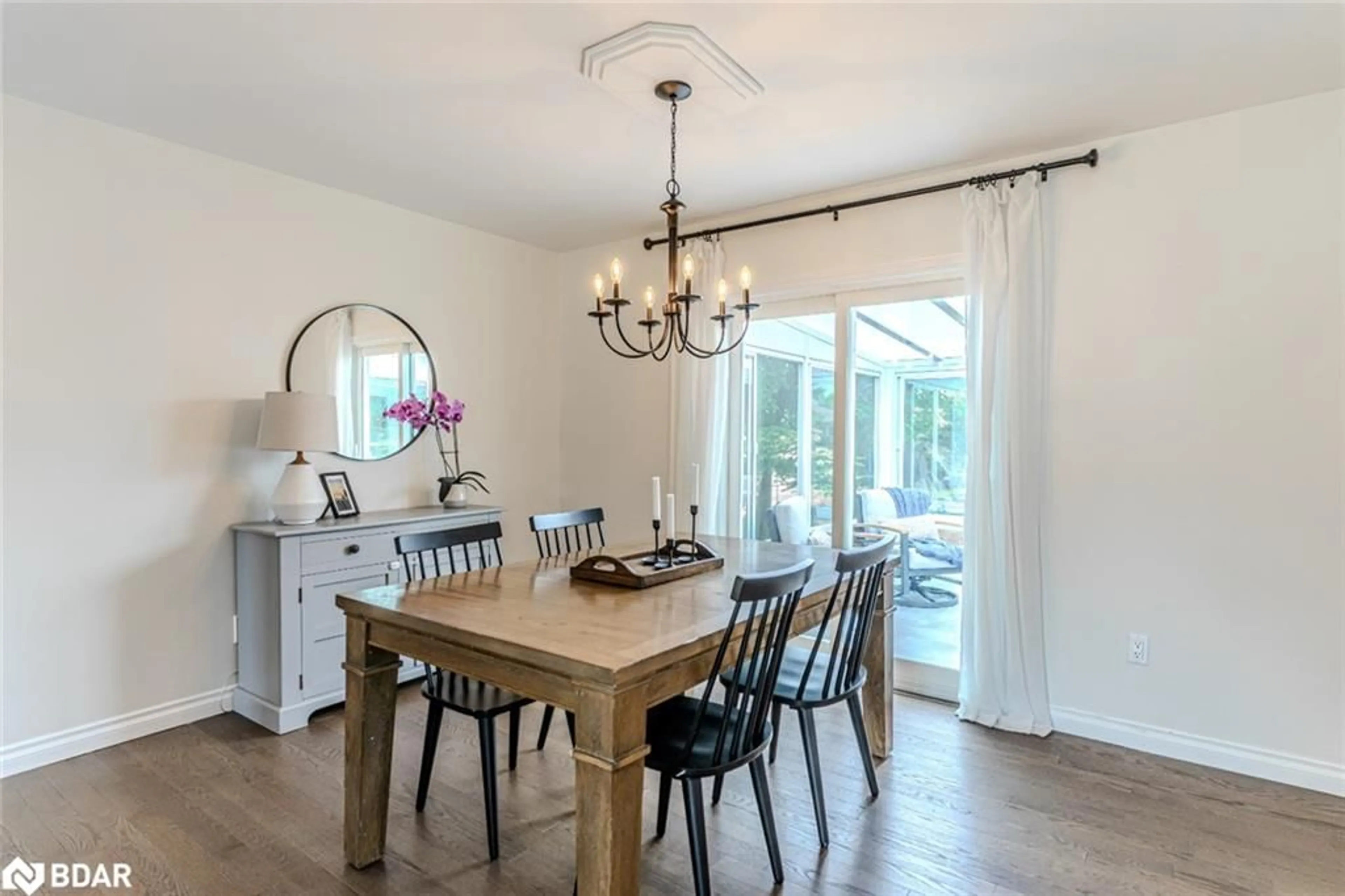 Dining room, wood/laminate floor for 27 Foyston Park Circle, Minesing Ontario L9X 0A1