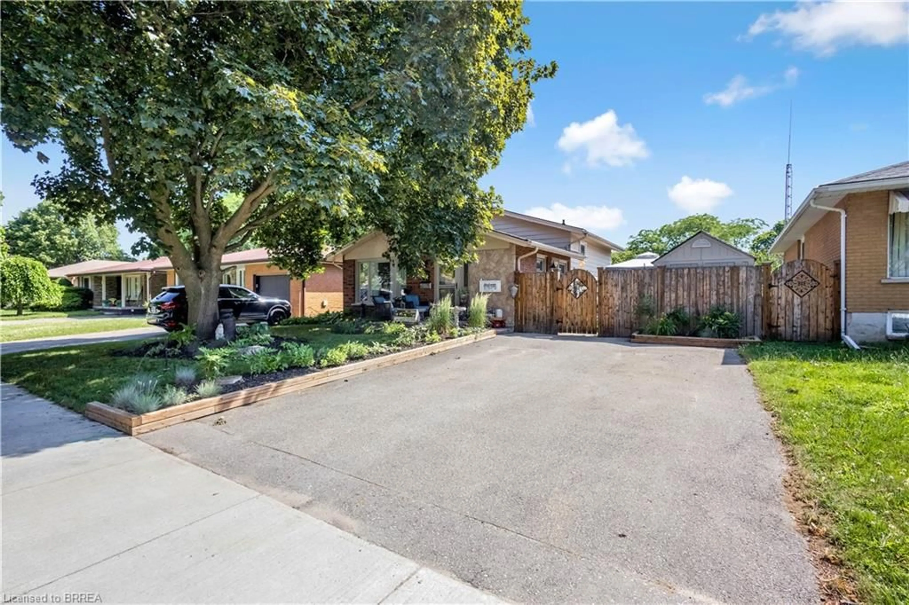 Patio, street for 9 Burdock Blvd, Brantford Ontario N3R 6B5