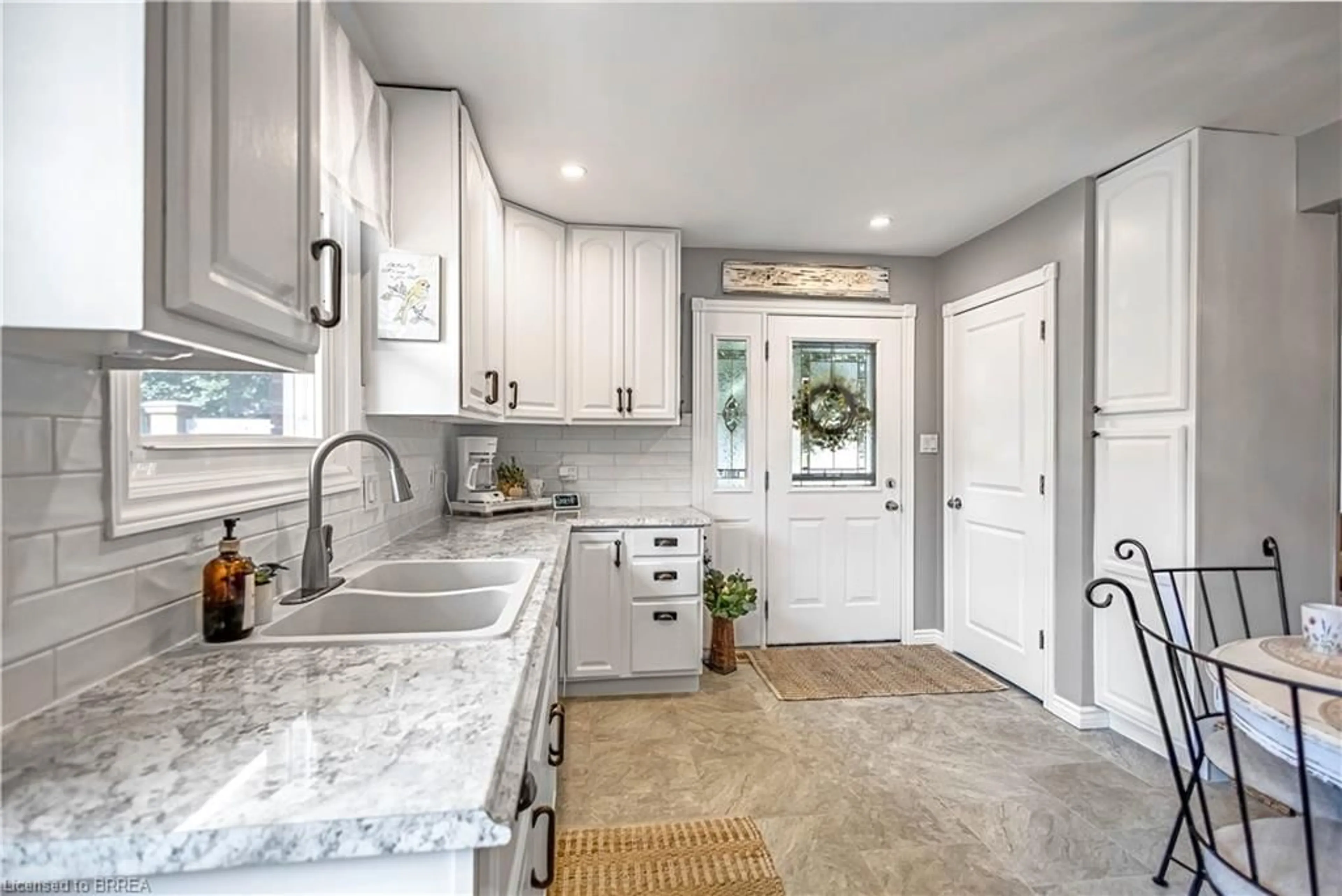 Open concept kitchen, ceramic/tile floor for 9 Burdock Blvd, Brantford Ontario N3R 6B5