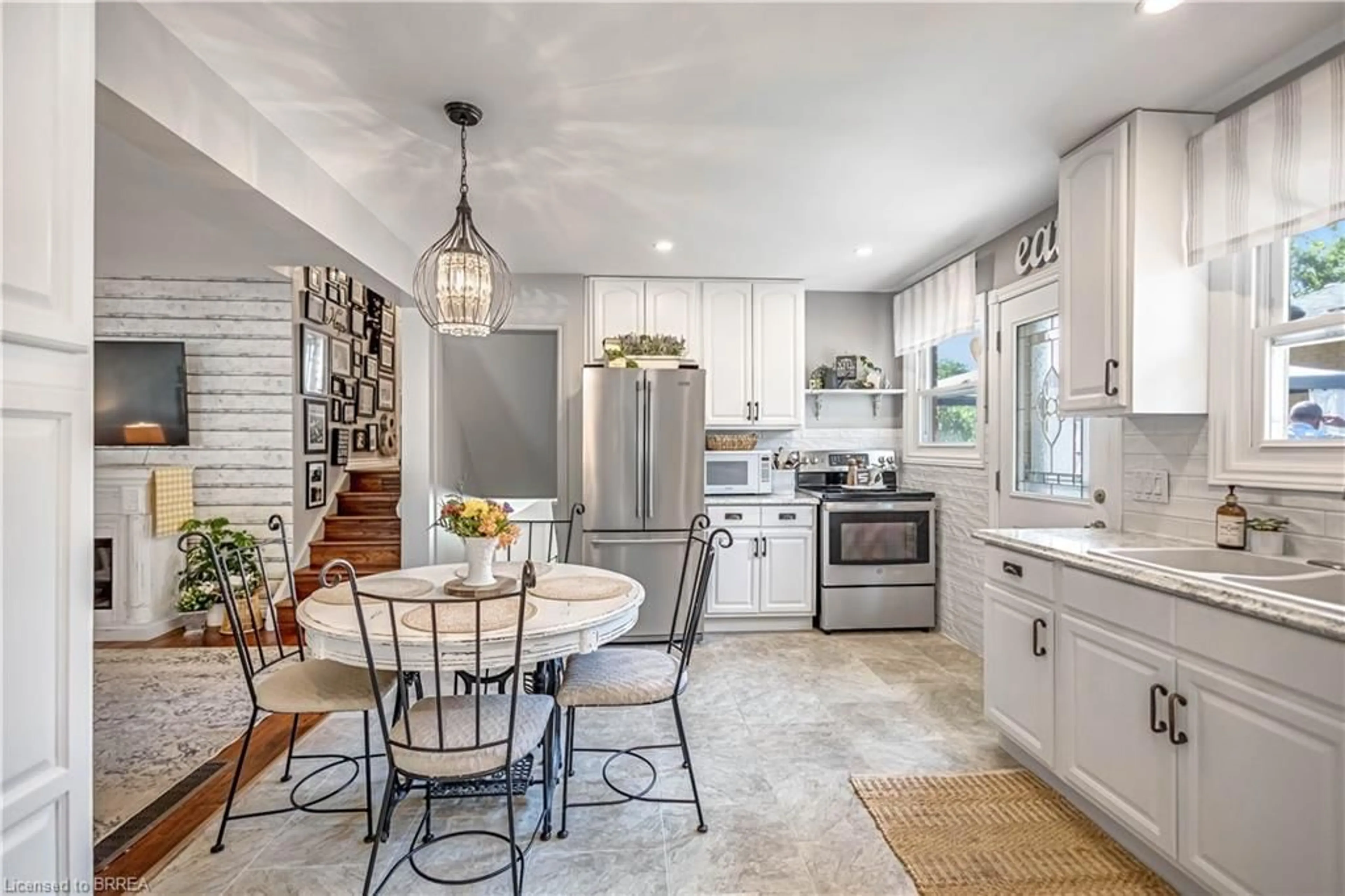 Open concept kitchen, ceramic/tile floor for 9 Burdock Blvd, Brantford Ontario N3R 6B5