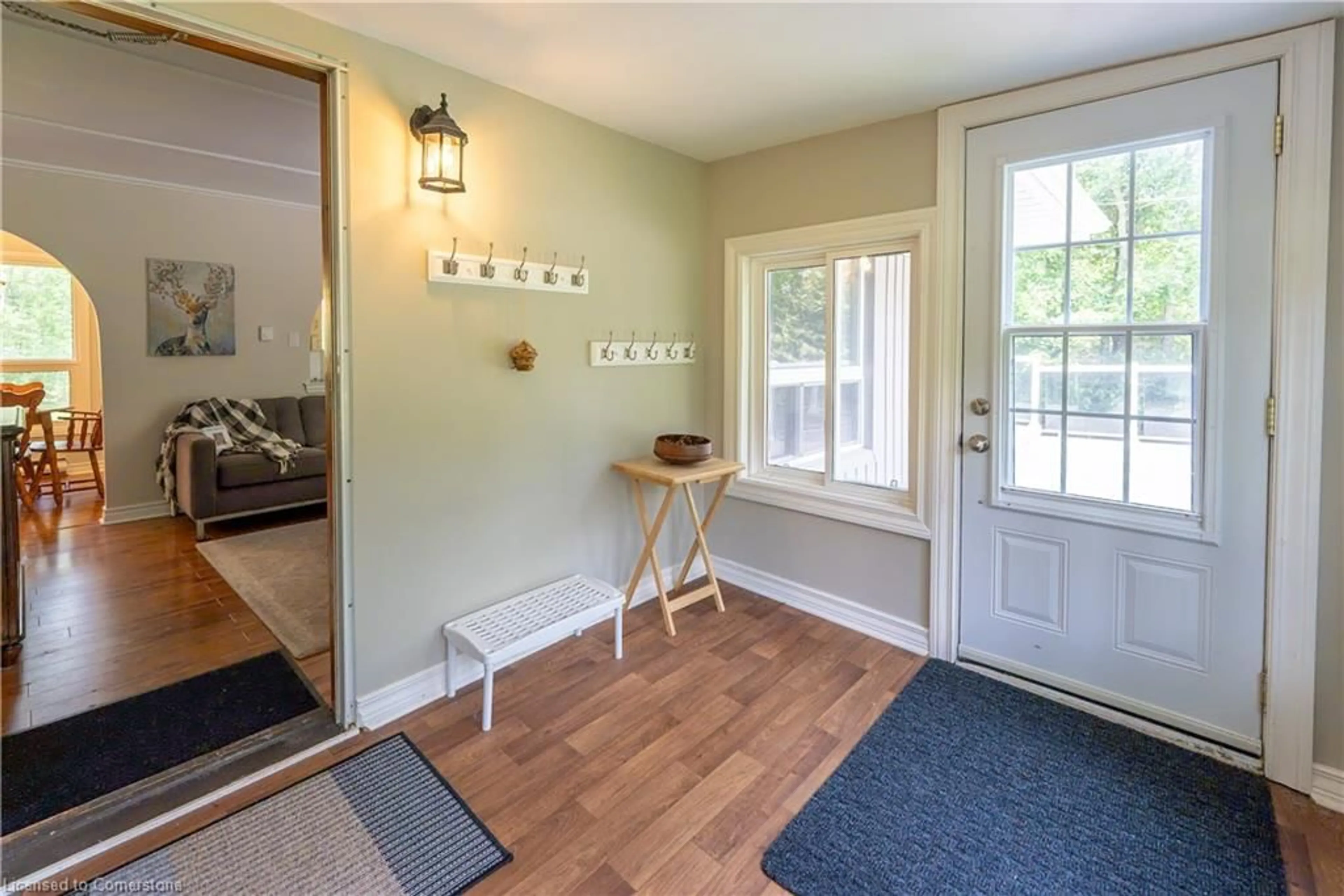 Indoor entryway for 25 Bayview Estate Rd, Fenelon Falls Ontario K0M 1N0