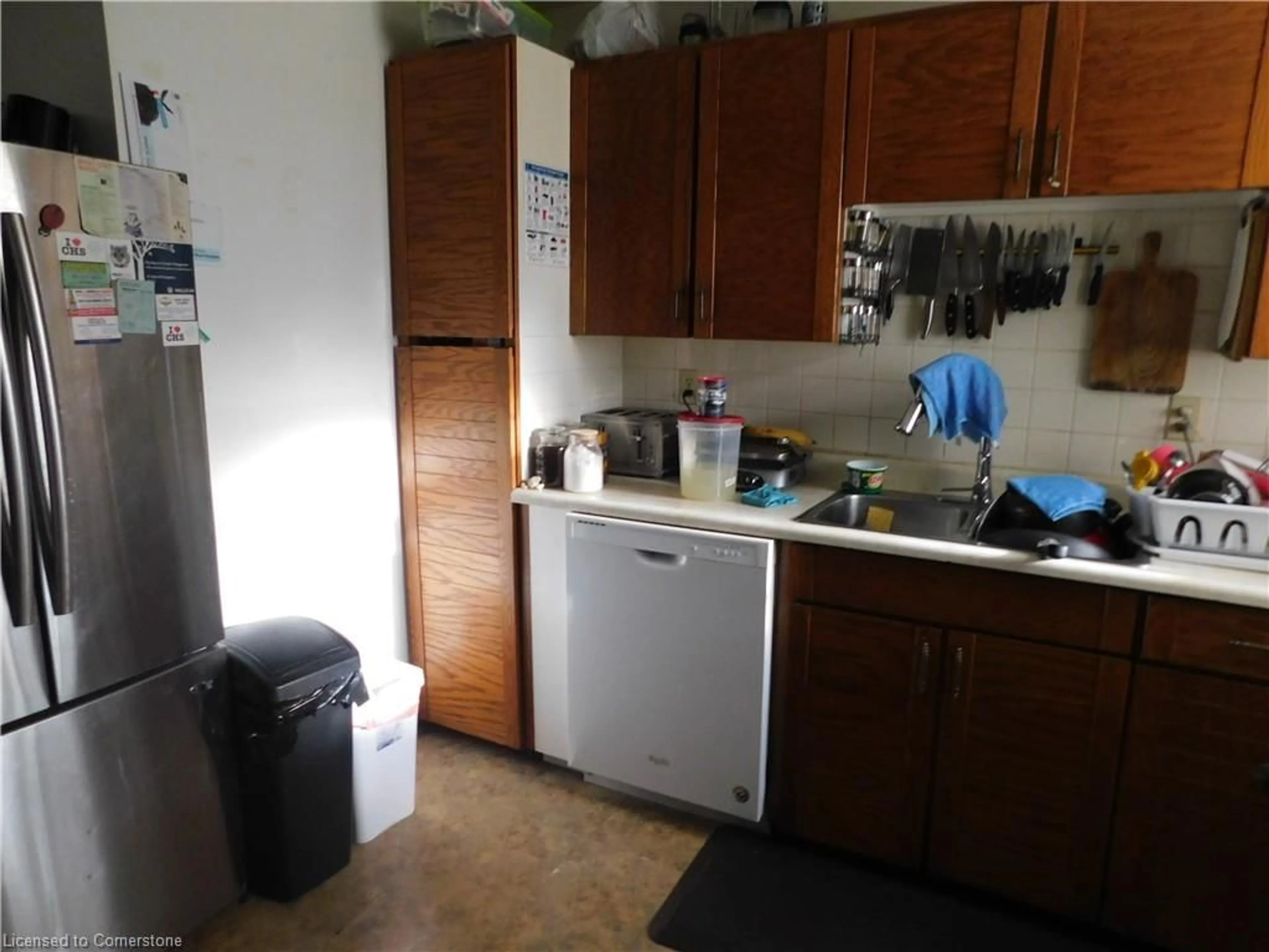 Standard kitchen, floor is not visible for 408 East 21st St, Hamilton Ontario L8V 2V2
