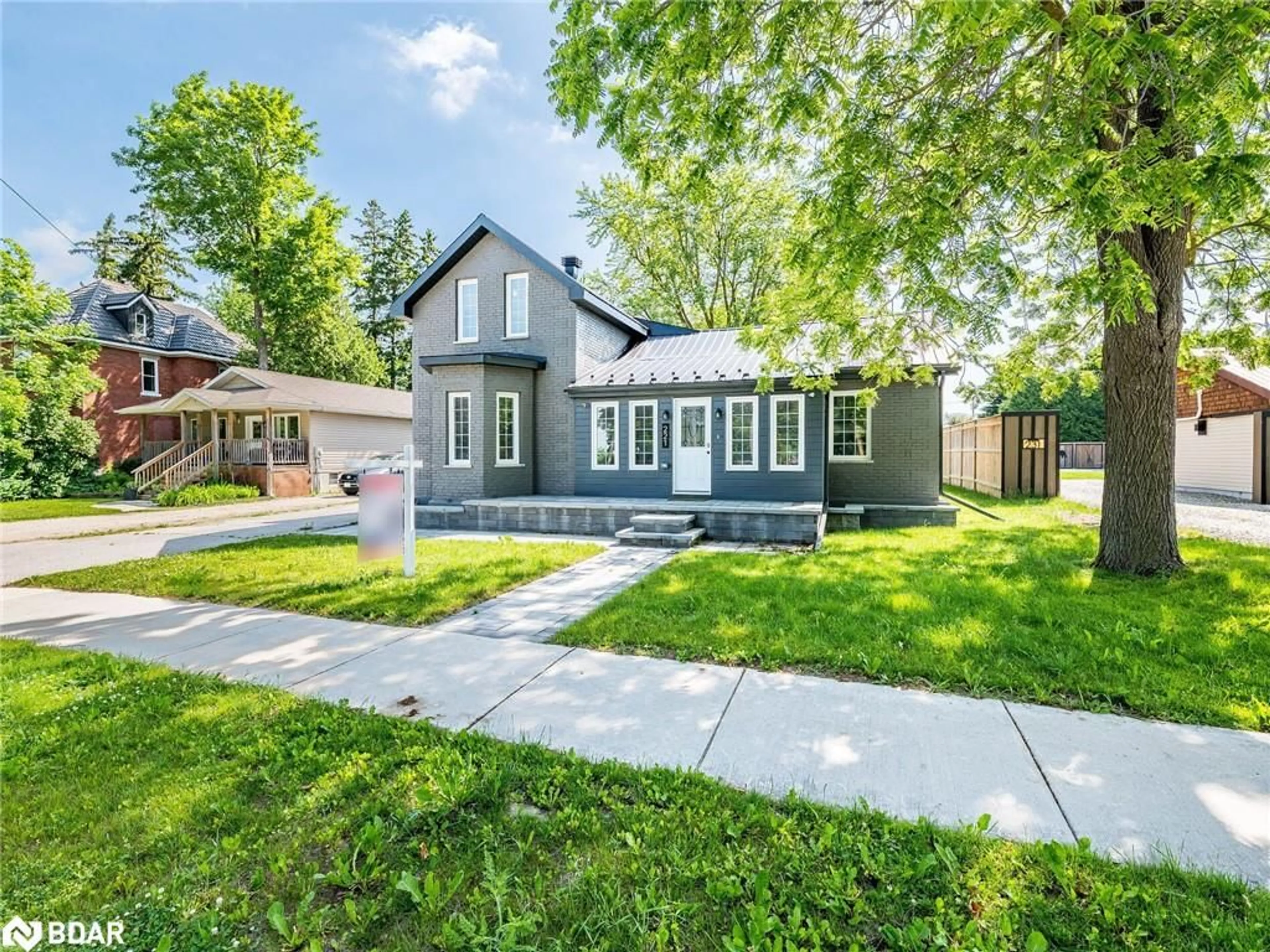 Home with vinyl exterior material, street for 221 Isabella St, Arthur Ontario N0G 1A0