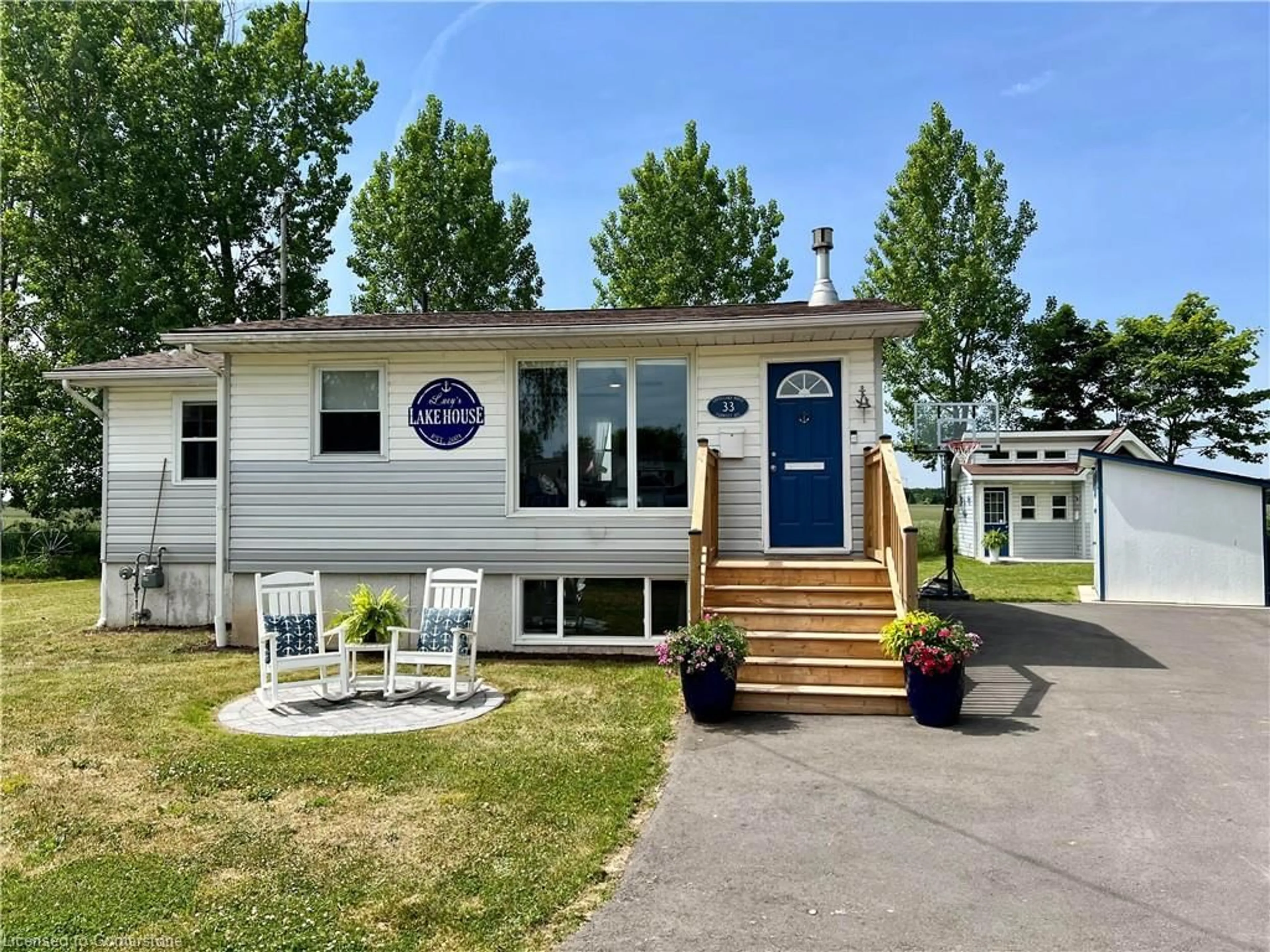 Home with vinyl exterior material, street for 33 Fairwell Ave, Selkirk Ontario N0A 1P0