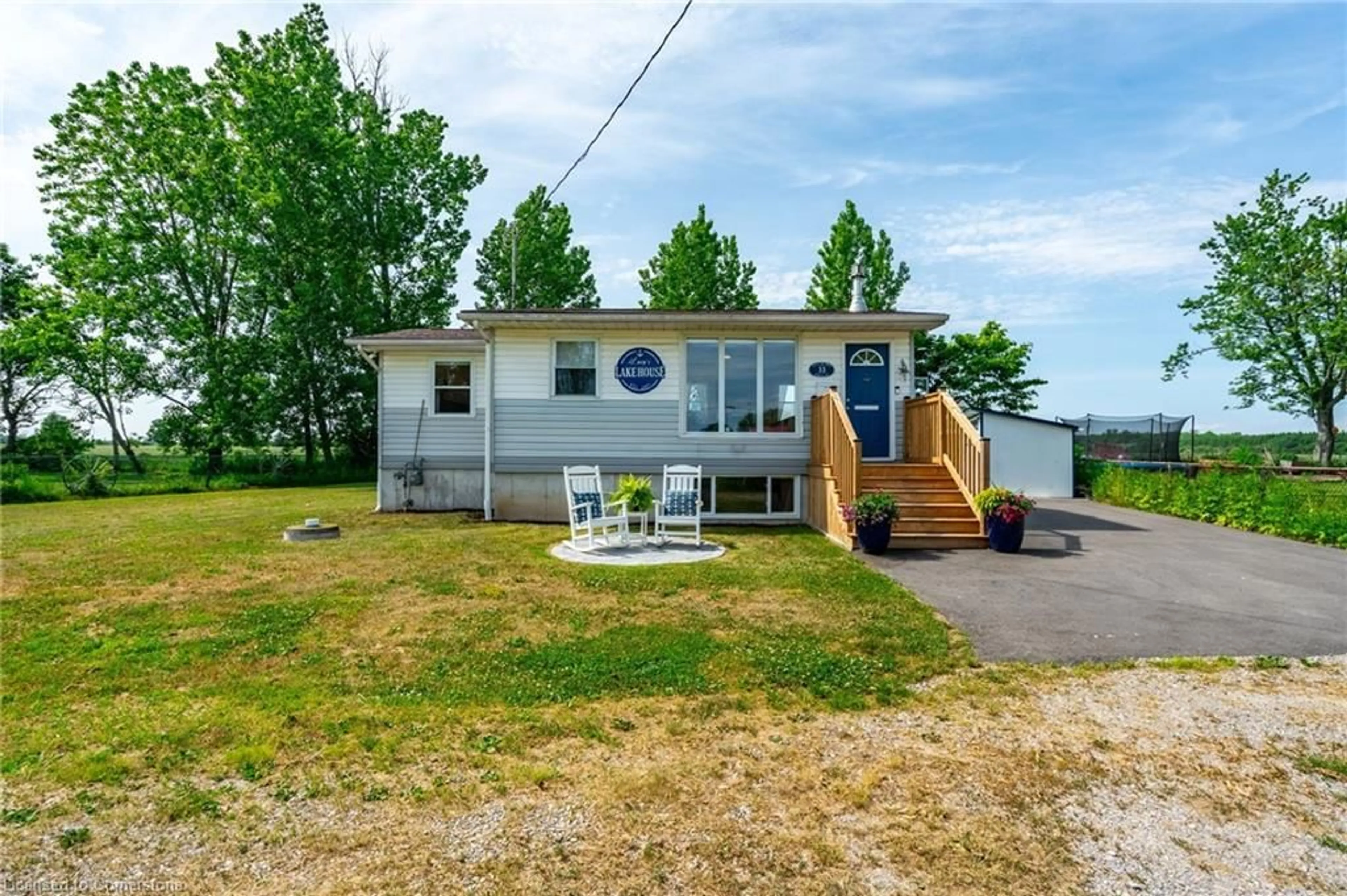 A pic from outside/outdoor area/front of a property/back of a property/a pic from drone, unknown for 33 Fairwell Ave, Selkirk Ontario N0A 1P0