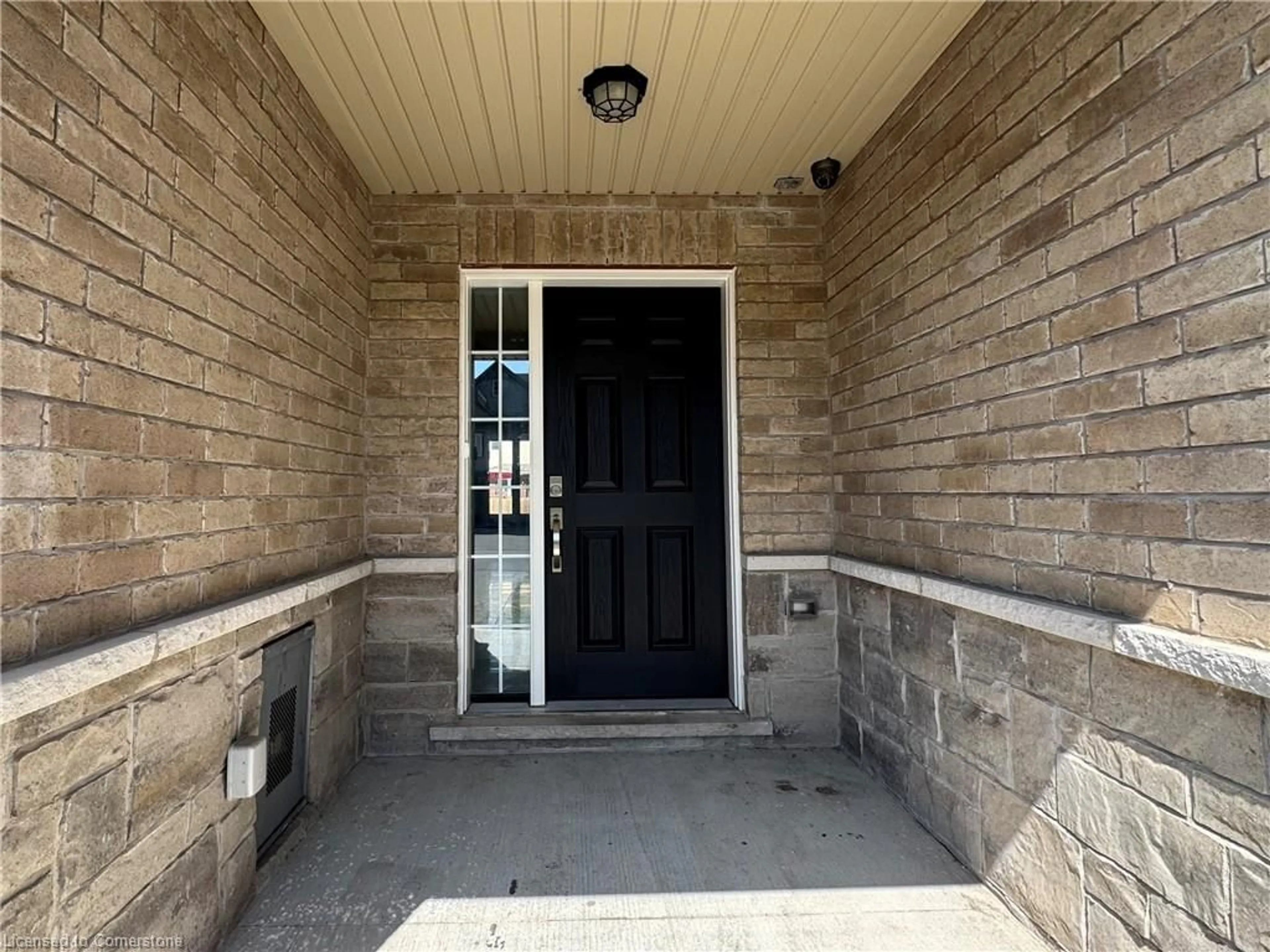 Indoor entryway for 7735 Shaw St, Niagara Falls Ontario L2G 0H1