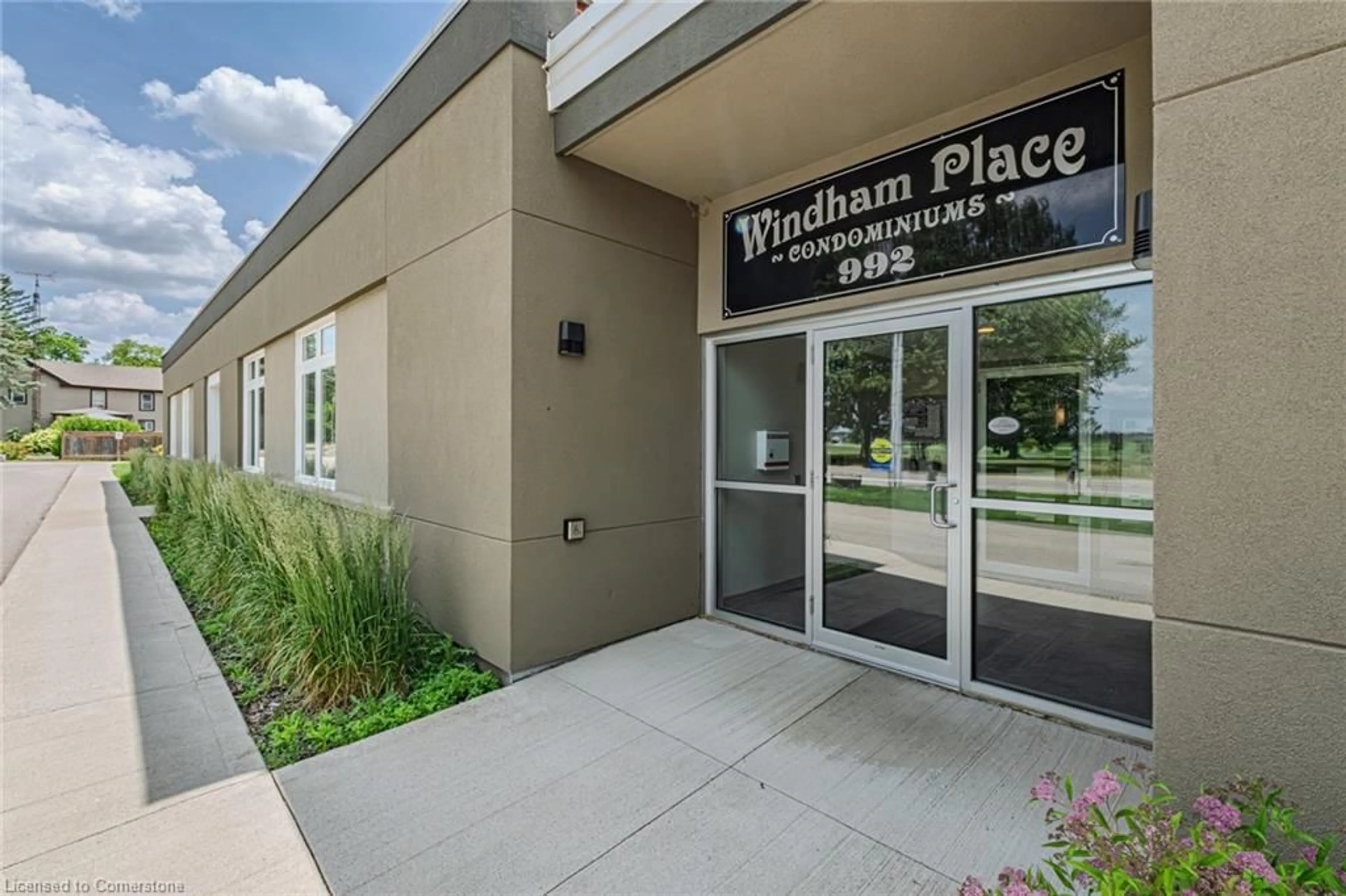 Indoor foyer for 992 Windham Centre Rd #8, Windham Centre Ontario N0E 2A0