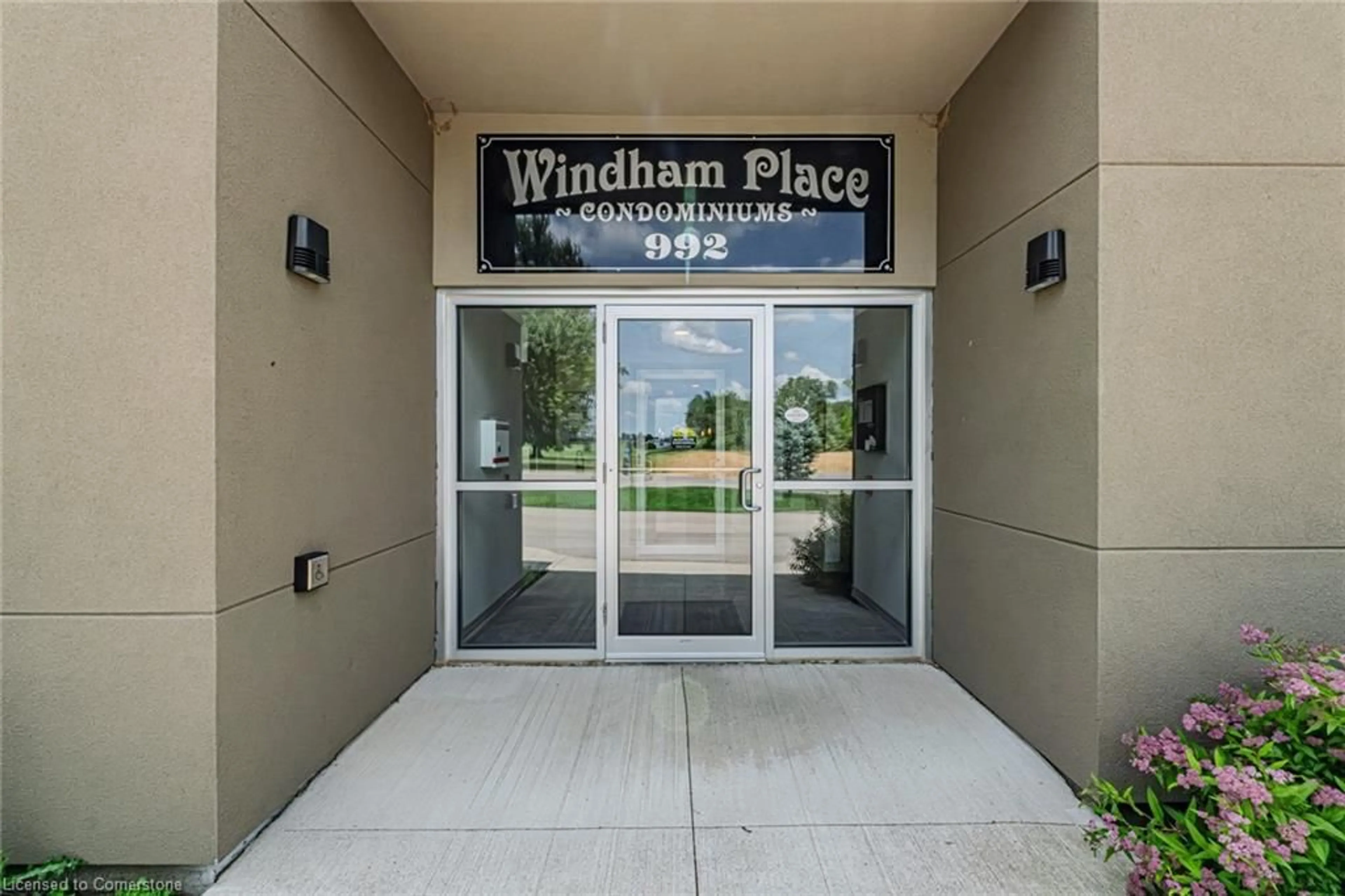 Indoor foyer for 992 Windham Centre Rd #8, Windham Centre Ontario N0E 2A0