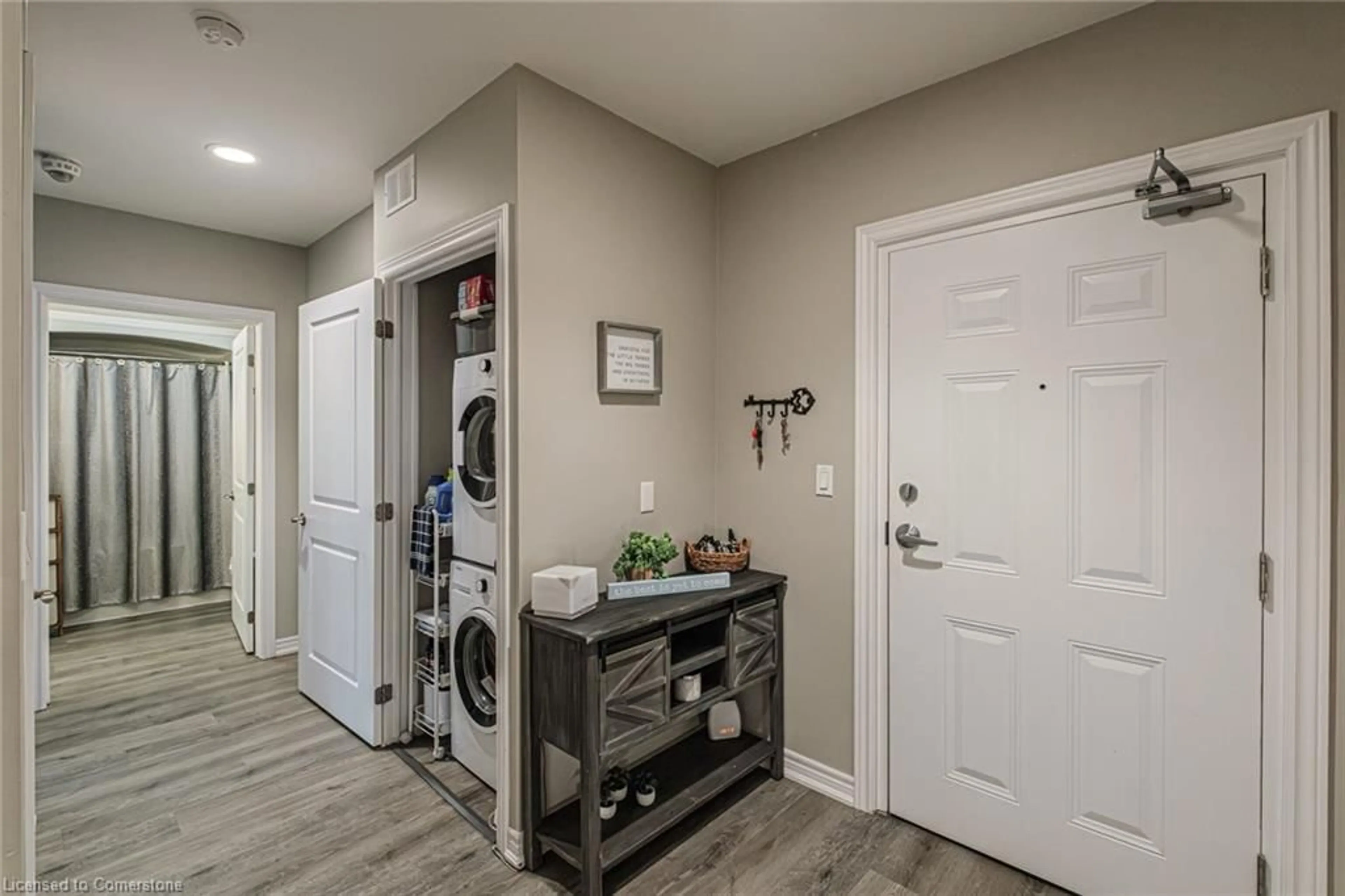 Indoor entryway for 992 Windham Centre Rd #8, Windham Centre Ontario N0E 2A0