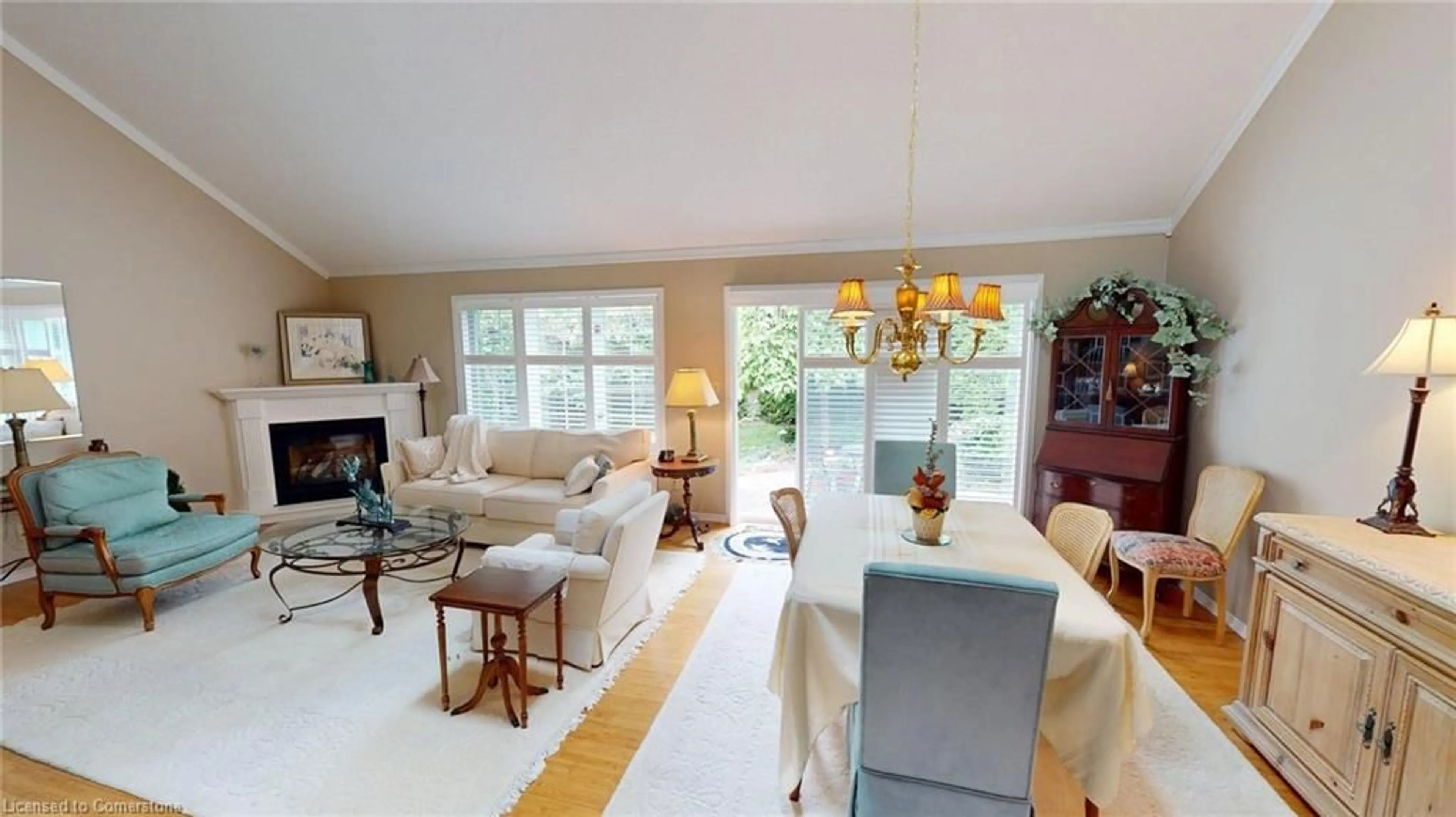 Living room with furniture, unknown for 4099 John Charles Blvd, Vineland Ontario L0R 2C0