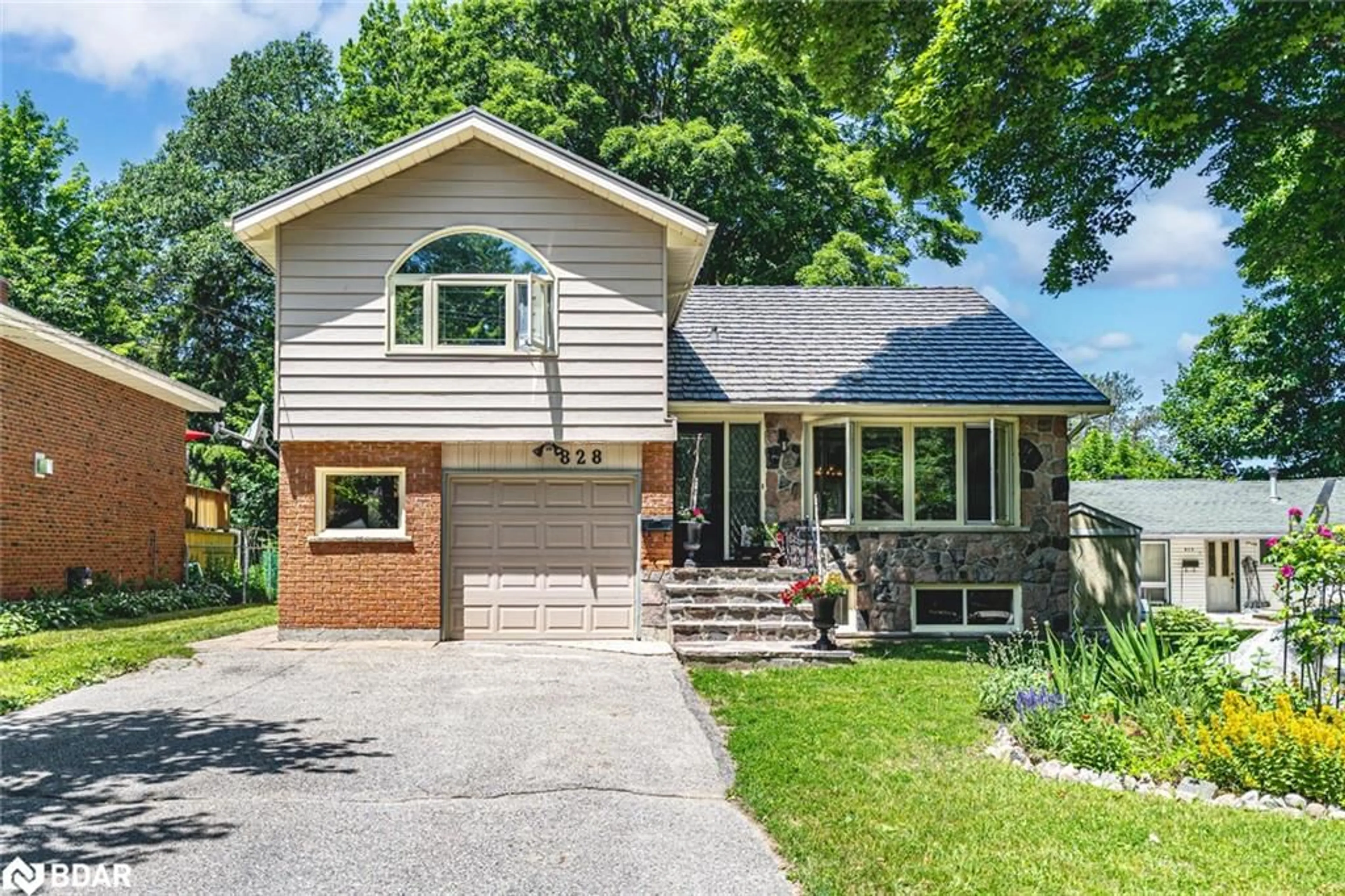 Home with brick exterior material, street for 828 Dominion Ave, Midland Ontario L4R 1S7