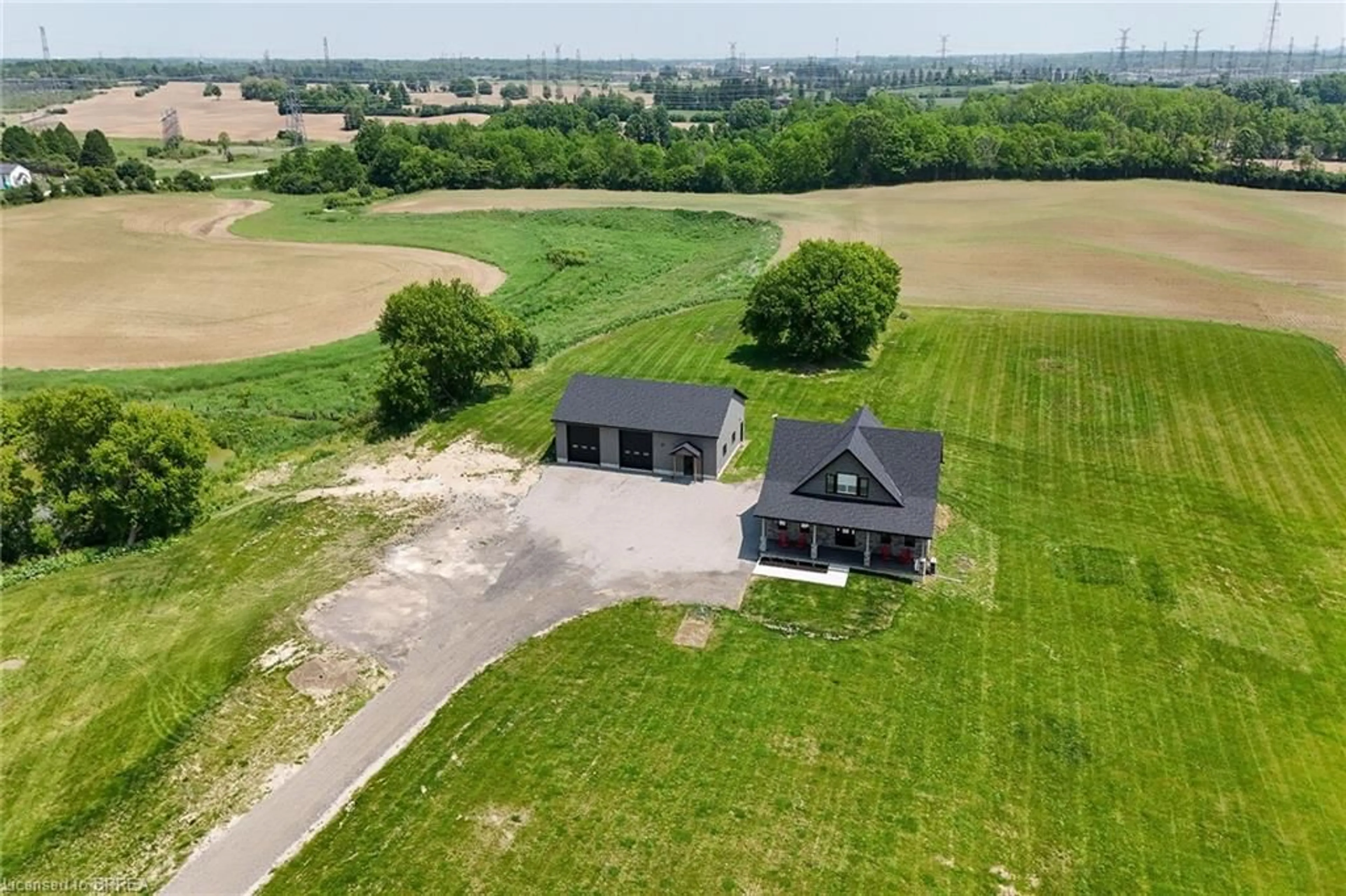 A pic from outside/outdoor area/front of a property/back of a property/a pic from drone, building for 290 Mulligan Rd, Caledonia Ontario N3W 2G9