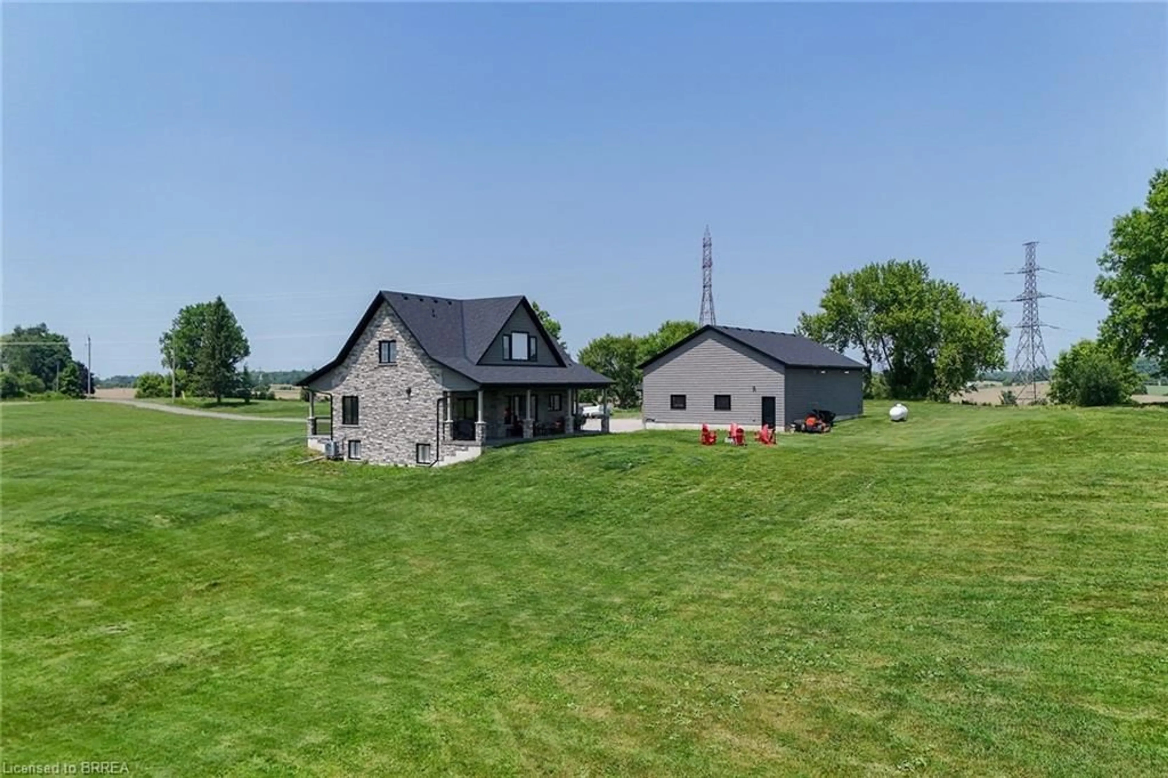 A pic from outside/outdoor area/front of a property/back of a property/a pic from drone, unknown for 290 Mulligan Rd, Caledonia Ontario N3W 2G9