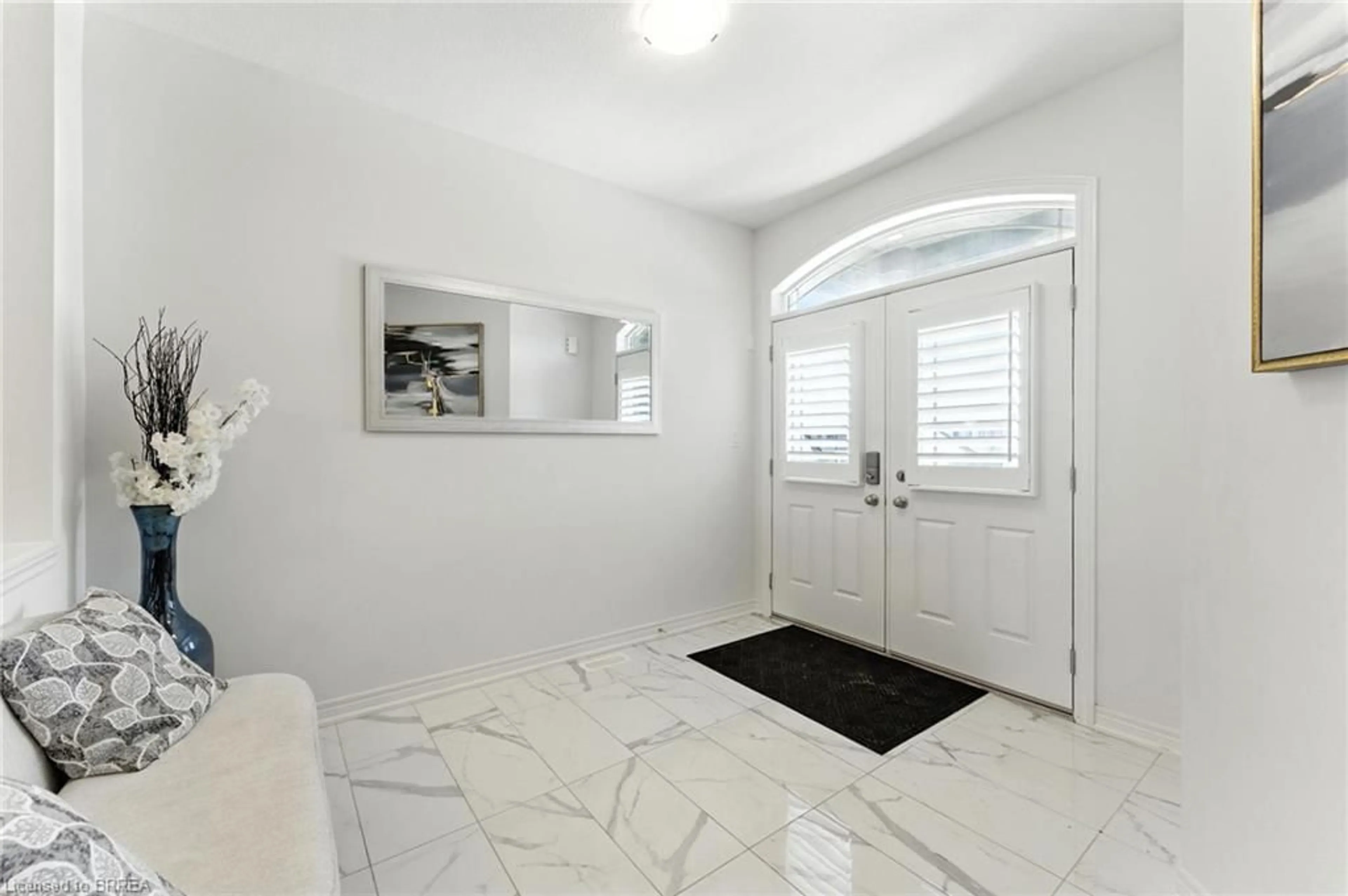Indoor entryway for 38 Lydia Lane, Paris Ontario N3L 0H5