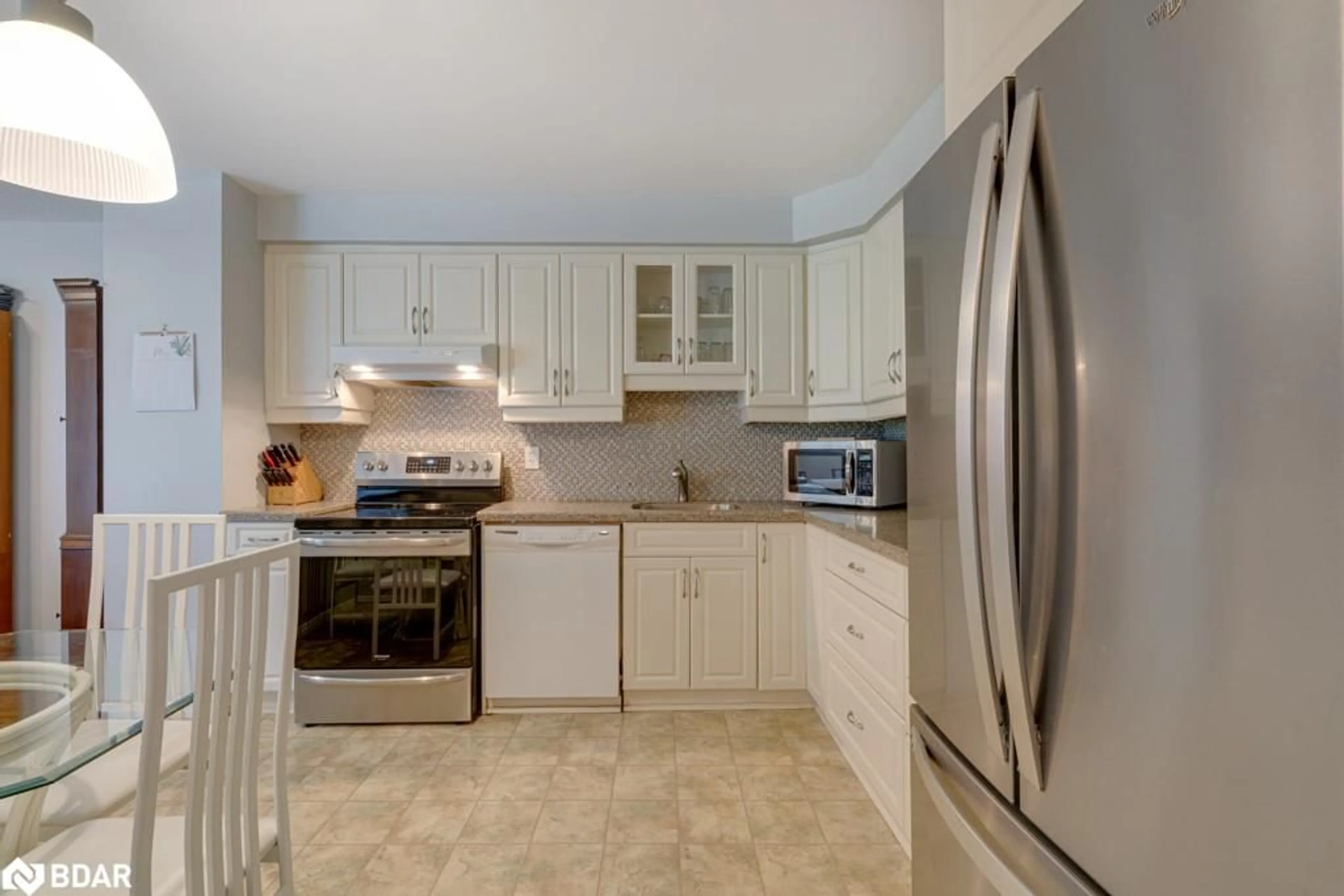 Standard kitchen, ceramic/tile floor for 584 Forestwood Cres, Burlington Ontario L7L 4K3