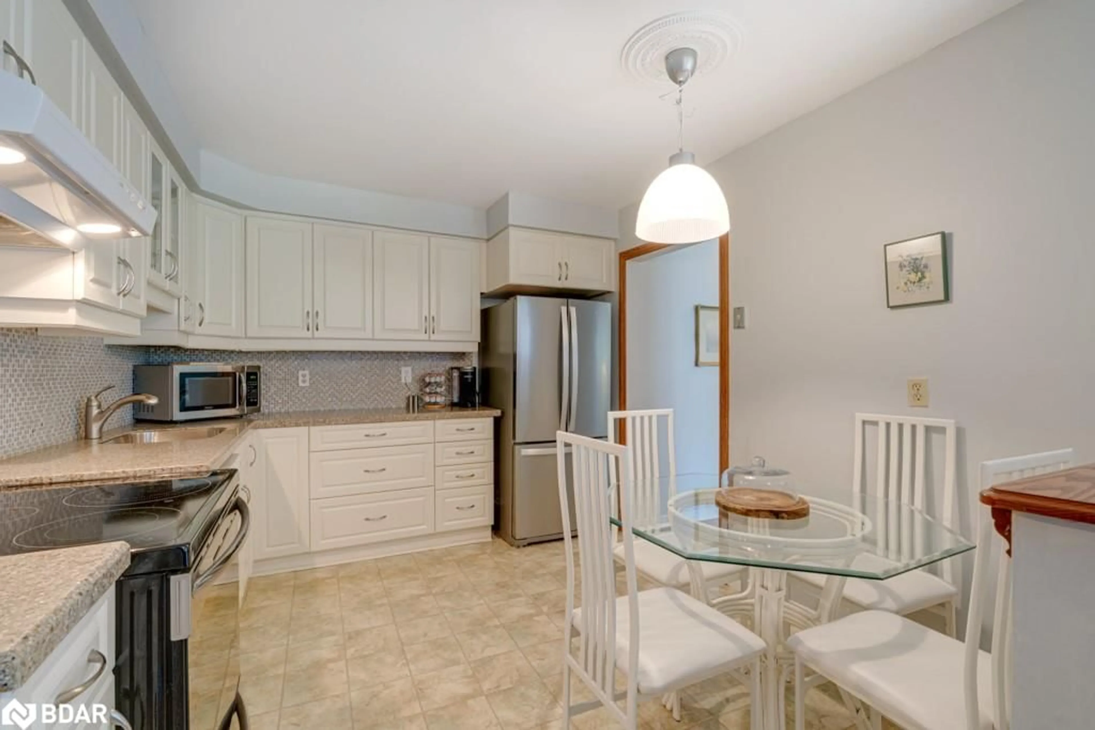 Standard kitchen, ceramic/tile floor for 584 Forestwood Cres, Burlington Ontario L7L 4K3