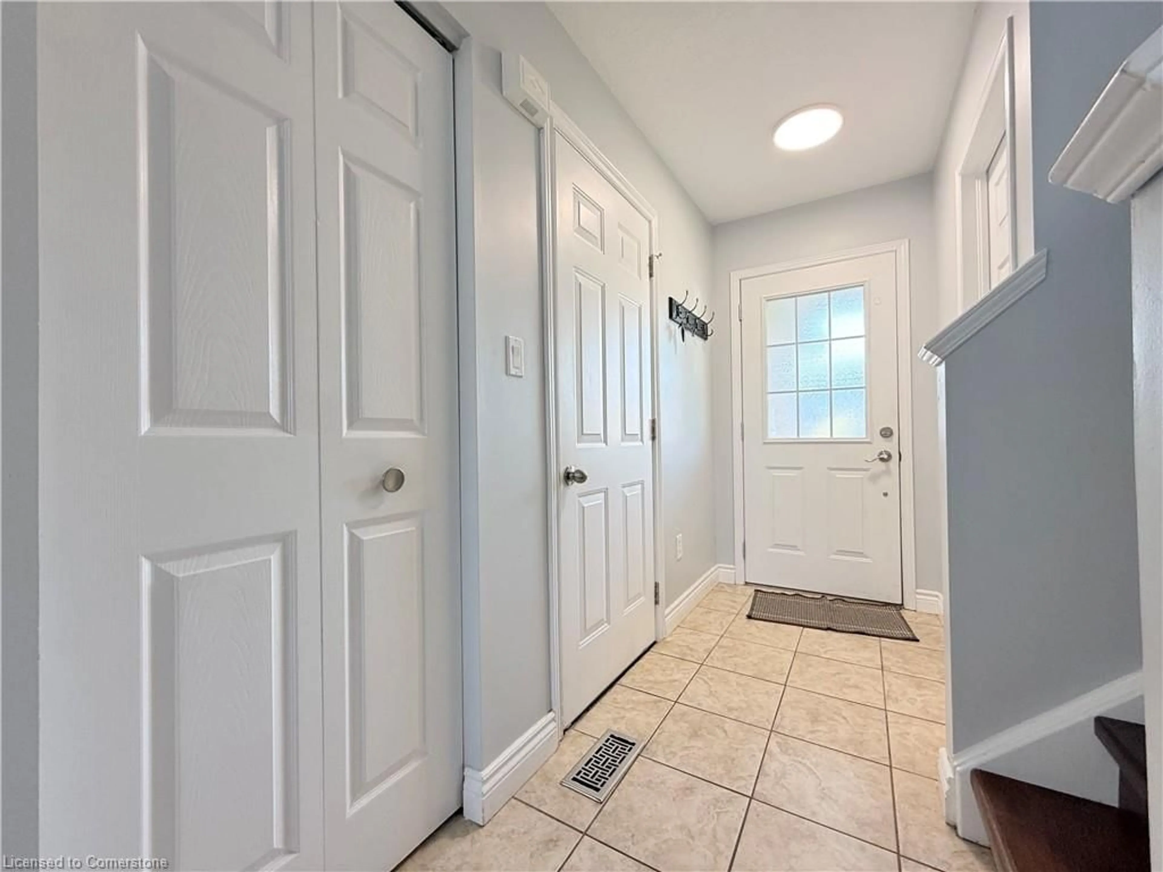 Indoor entryway for 160 Prosperity Dr, Kitchener Ontario N2E 4E5