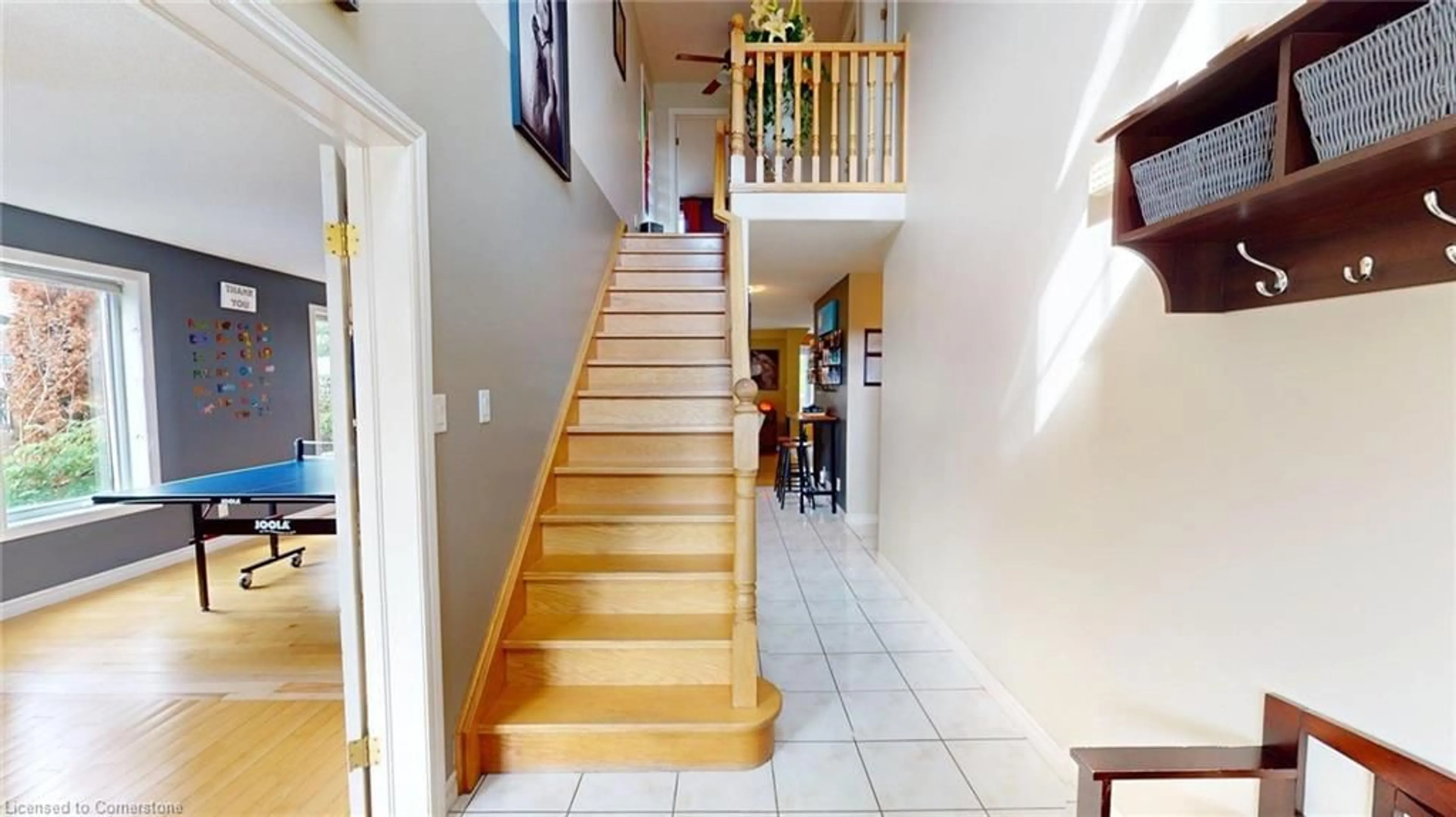 Indoor foyer for 51 Highgate Rd, Kitchener Ontario N2N 3M8