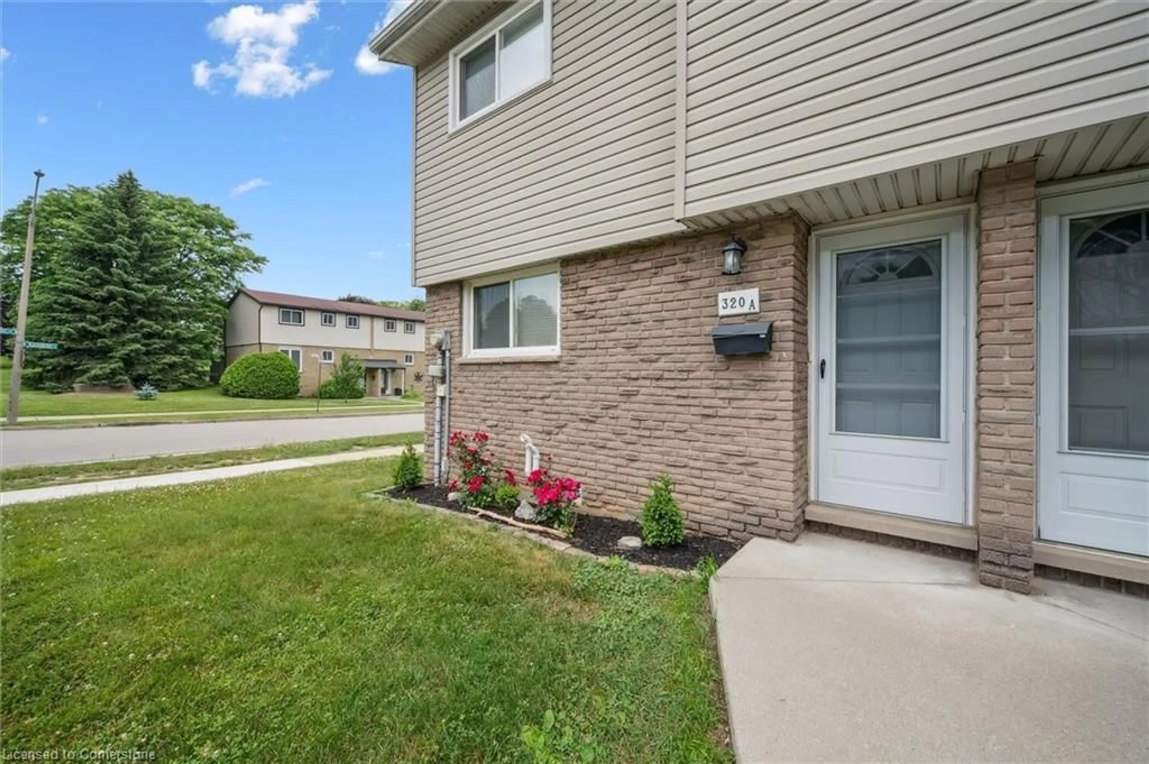Patio, street for 320 Bluevale St #A, Waterloo Ontario N2J 4G3