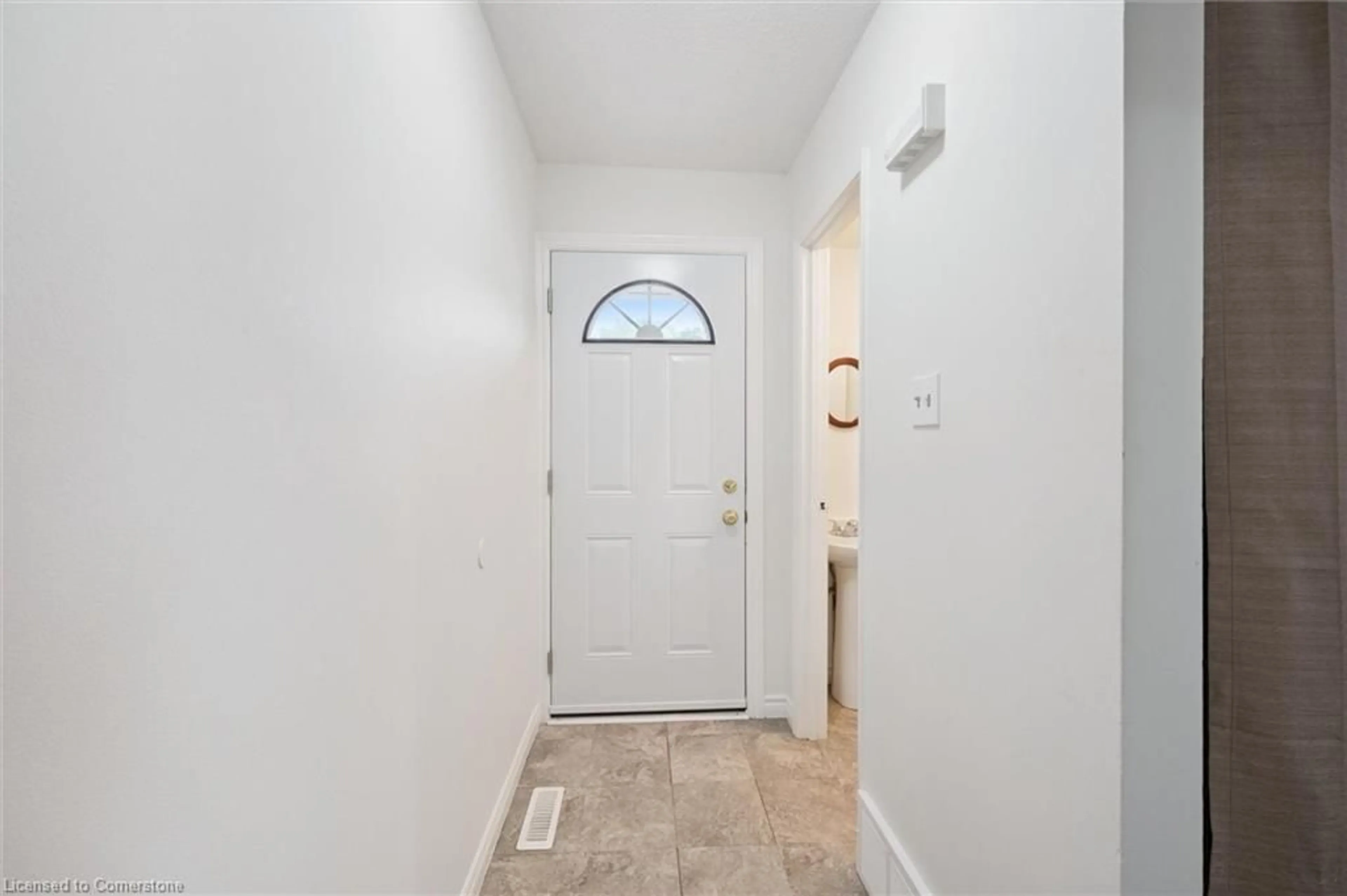 Indoor entryway for 320 Bluevale St #A, Waterloo Ontario N2J 4G3