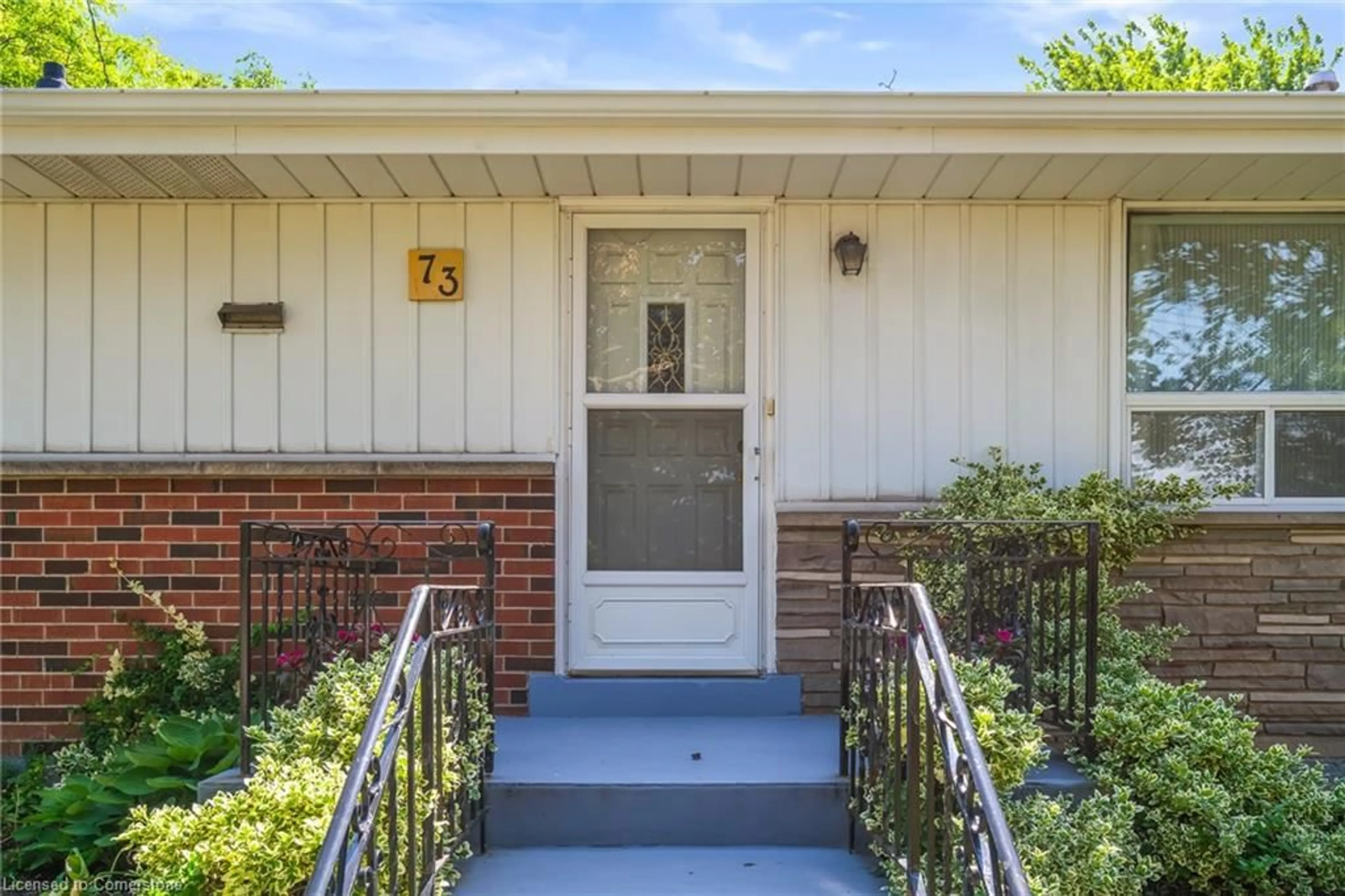 Indoor entryway for 73 Welbourn Dr, Hamilton Ontario L9A 3N5