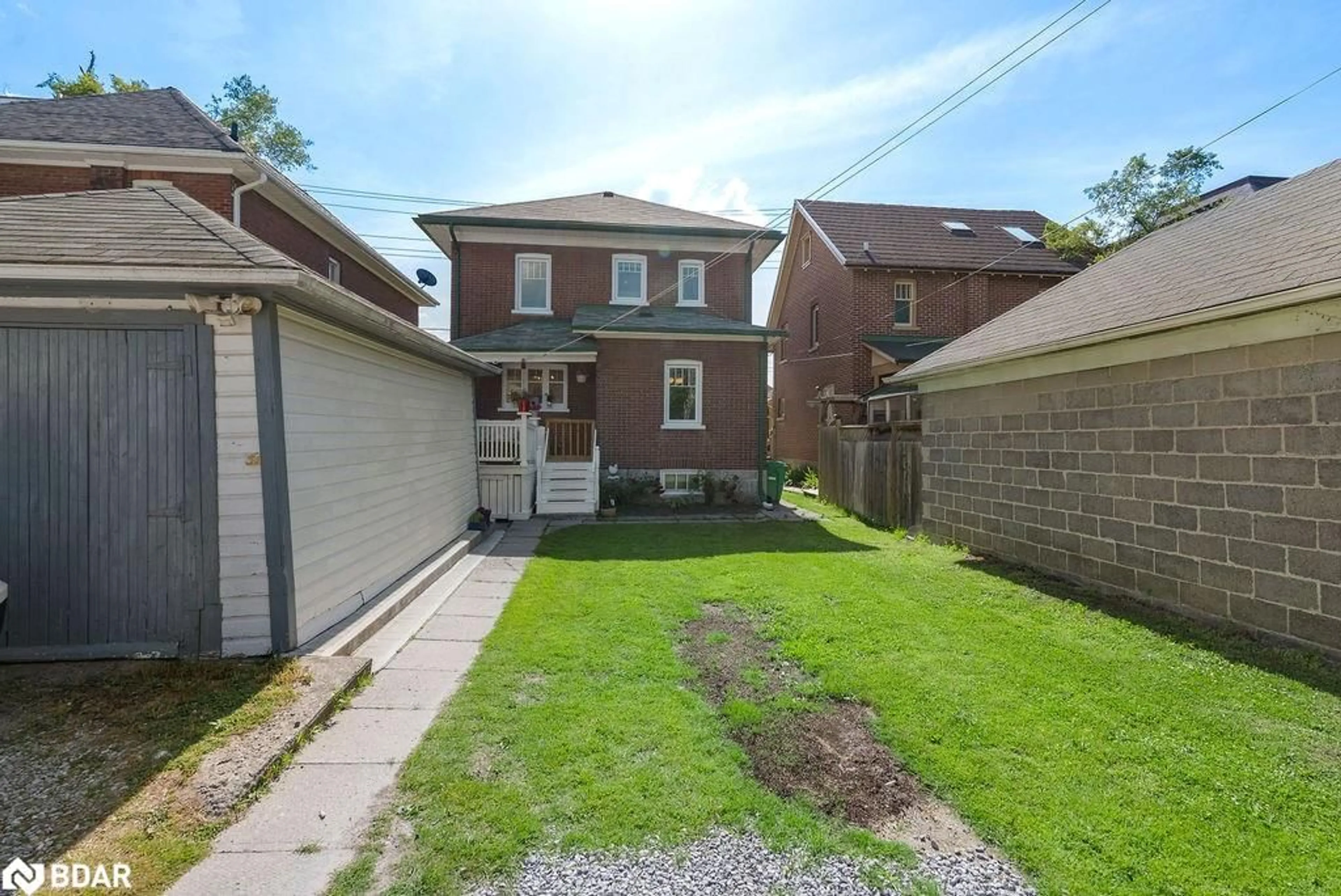 A pic from outside/outdoor area/front of a property/back of a property/a pic from drone, street for 490 George St, Peterborough Ontario K9J 3E5
