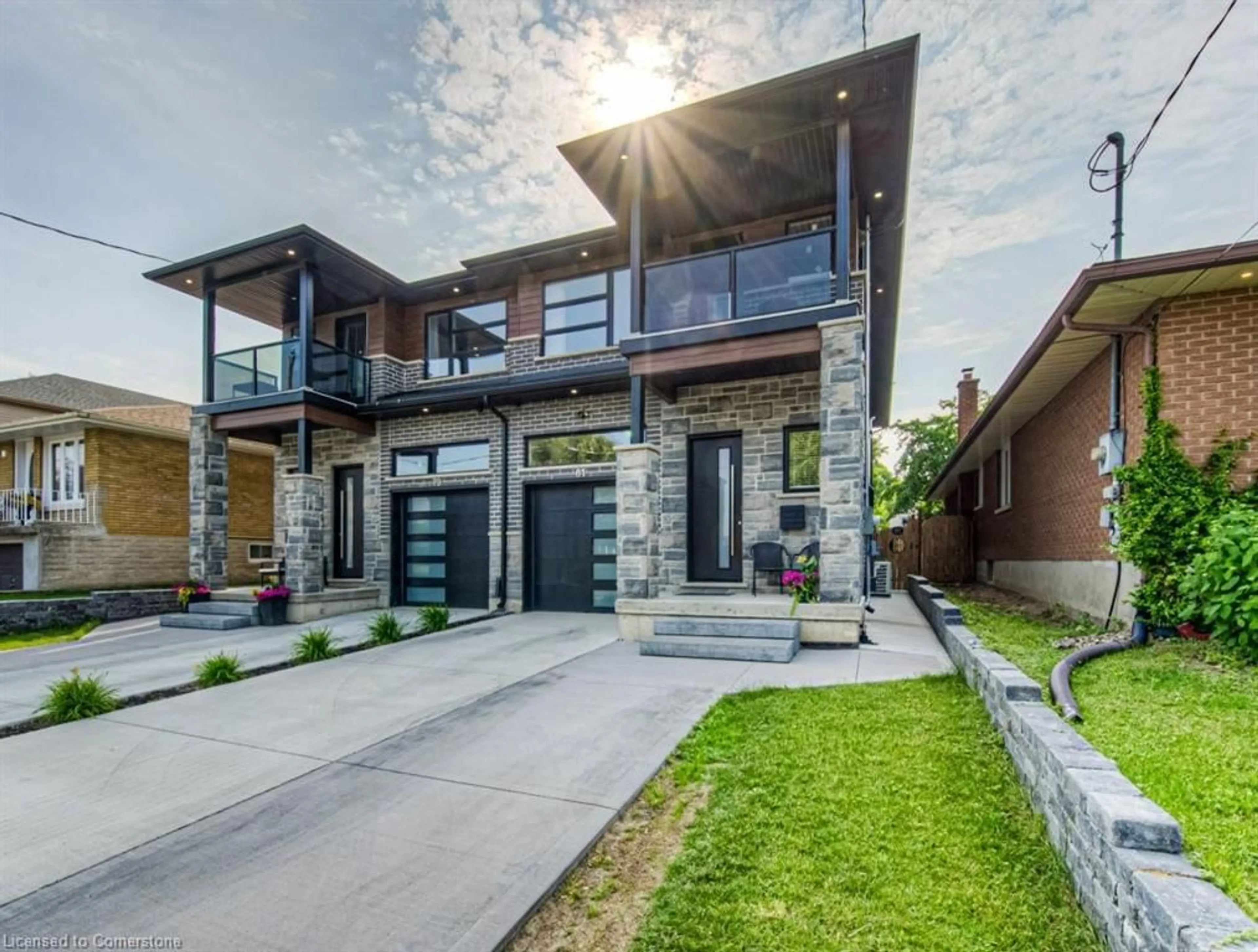 Home with brick exterior material, street for 81 Fifth Avenue, Kitchener Ontario N2C 1P5