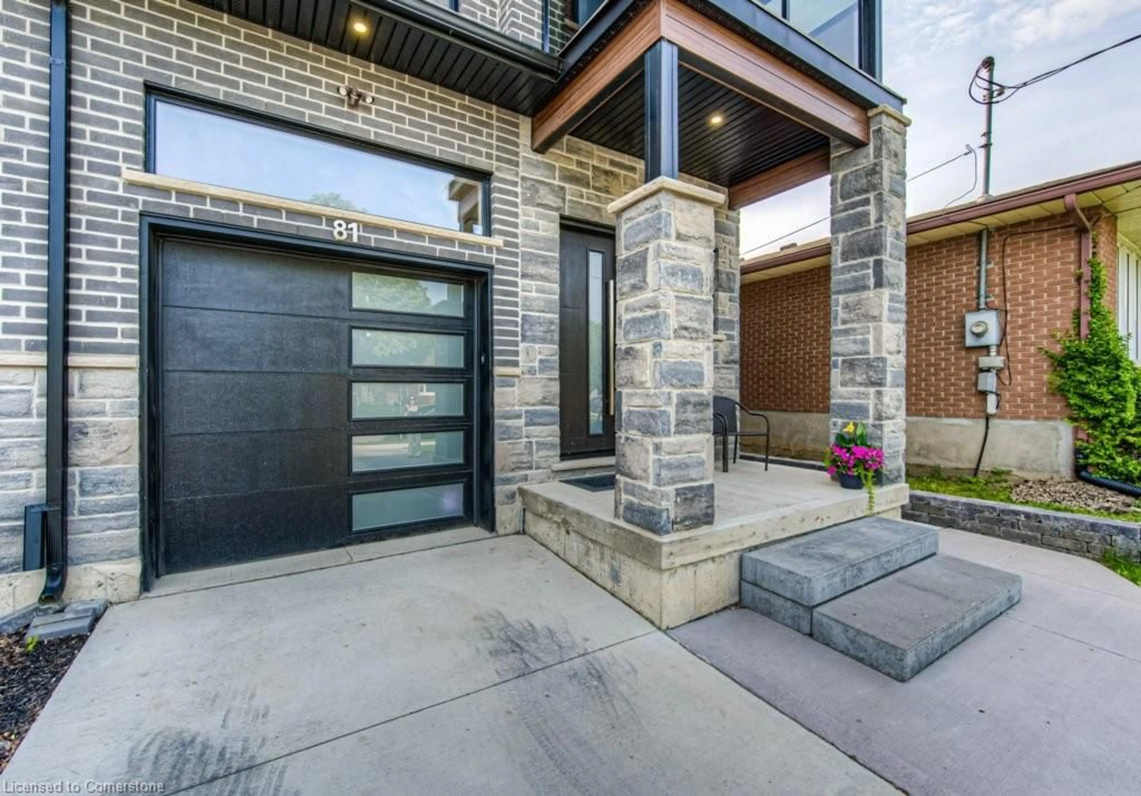 Home with brick exterior material, street for 81 Fifth Avenue, Kitchener Ontario N2C 1P5
