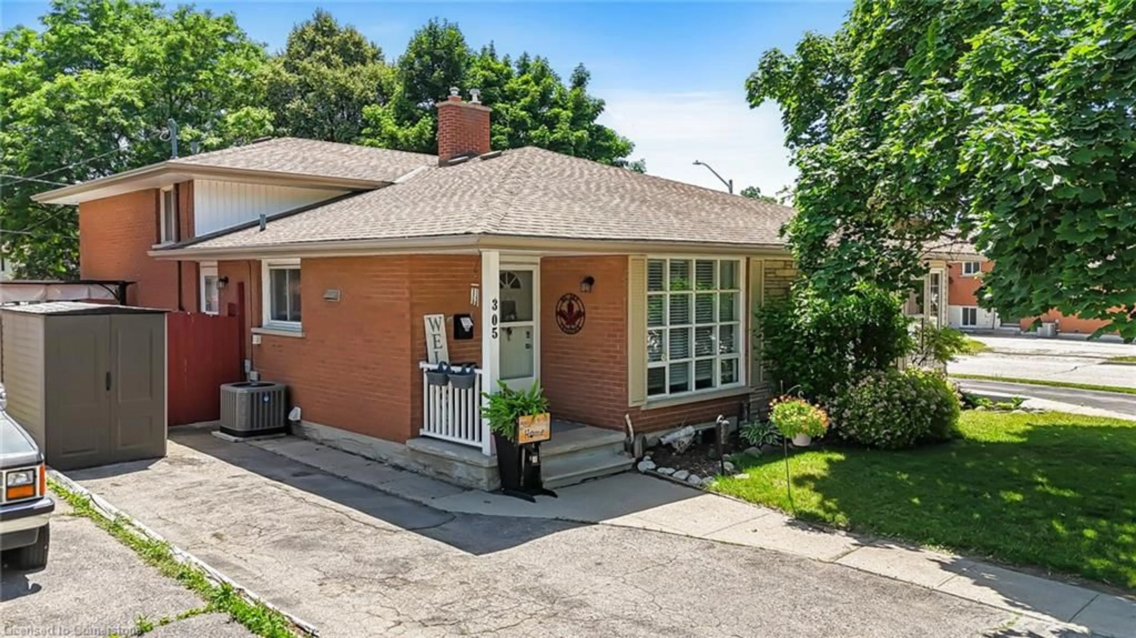 Home with brick exterior material, street for 305 Hillcrest Rd, Cambridge Ontario N3H 1B3