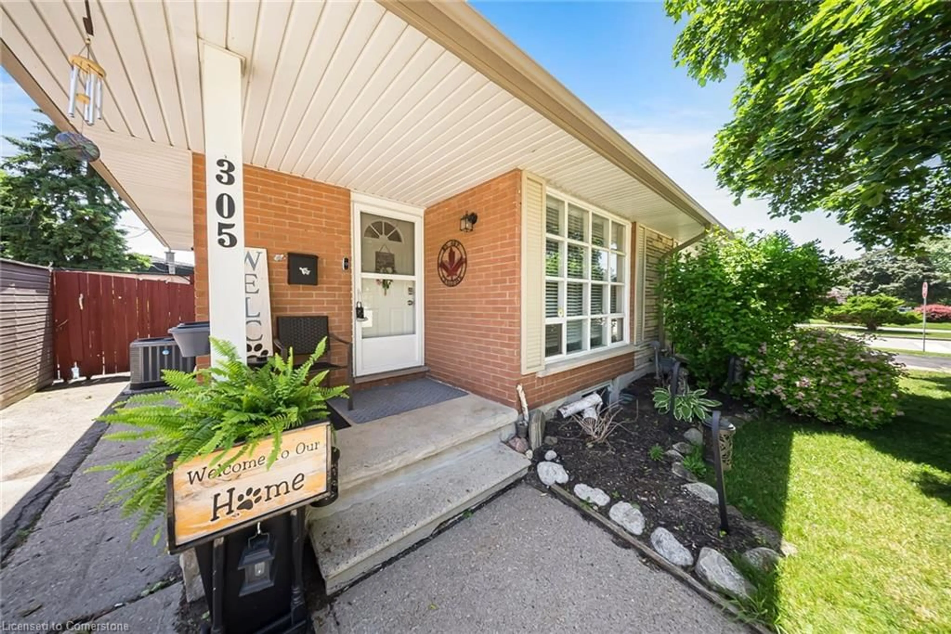 Home with brick exterior material, street for 305 Hillcrest Rd, Cambridge Ontario N3H 1B3
