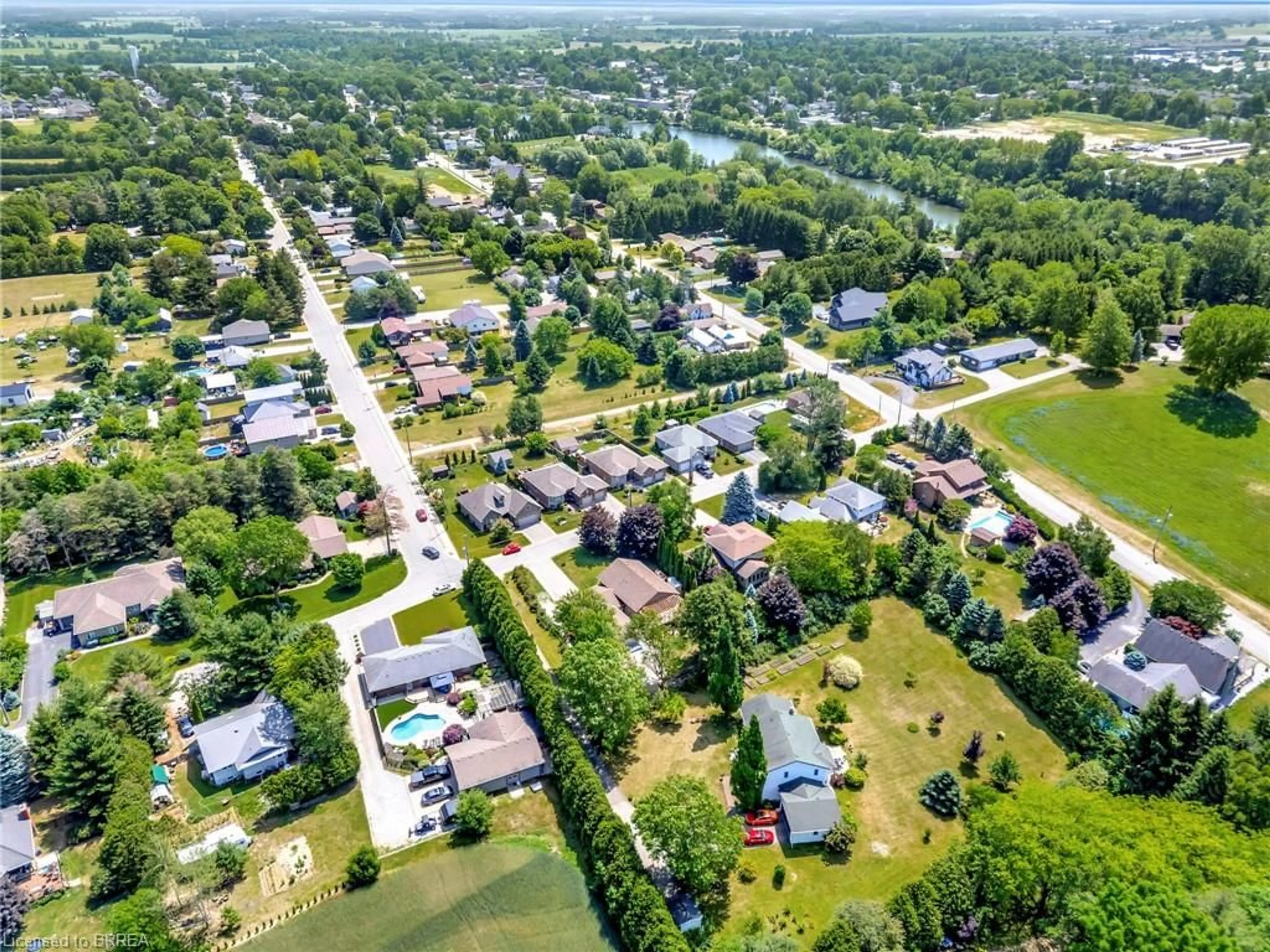 A pic from outside/outdoor area/front of a property/back of a property/a pic from drone, street for 14 Robinson Rd, Waterford Ontario N0E 1Y0