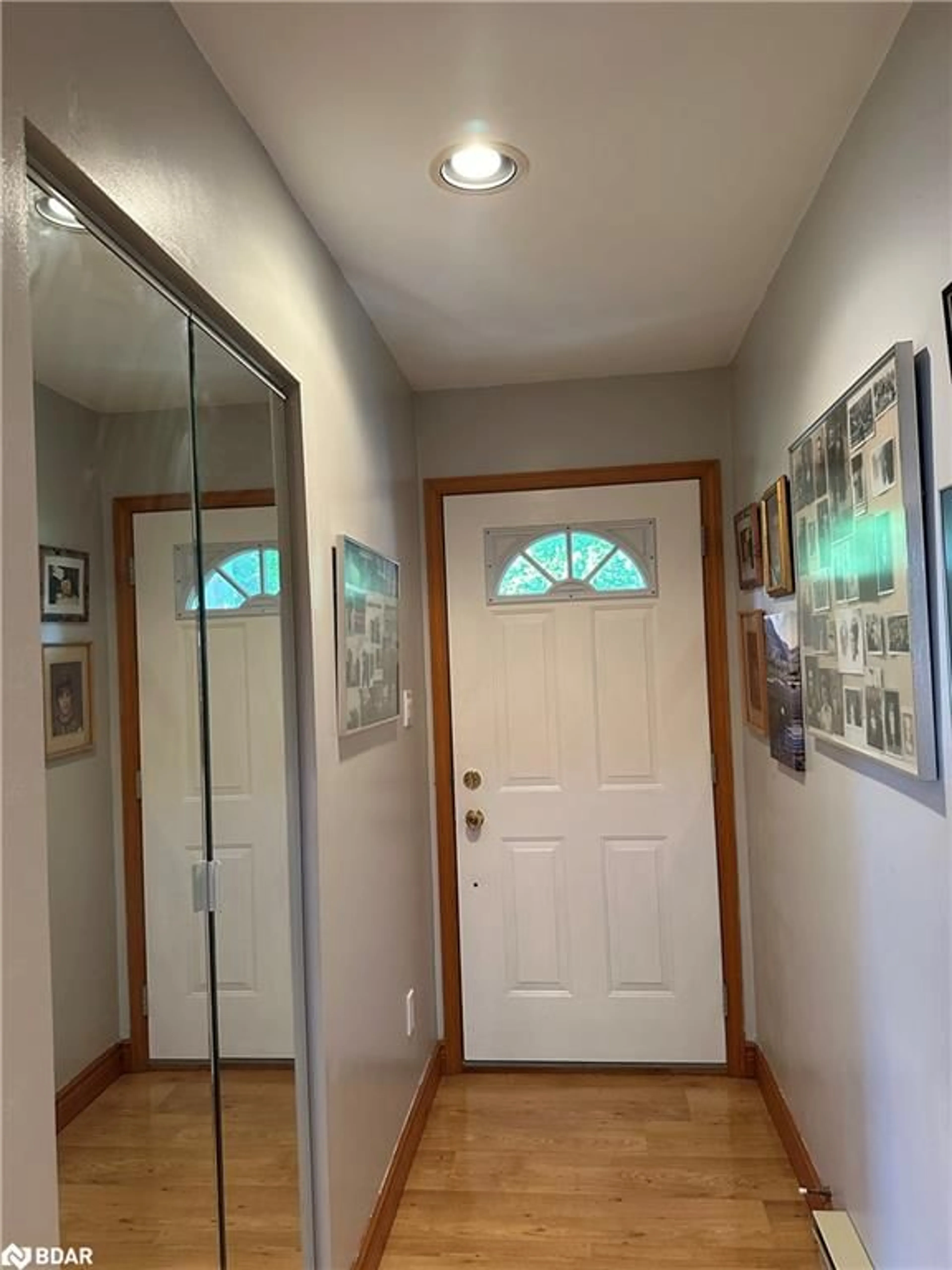 Indoor entryway for 98 Mcleish Dr, Sebright Ontario L0K 1W0