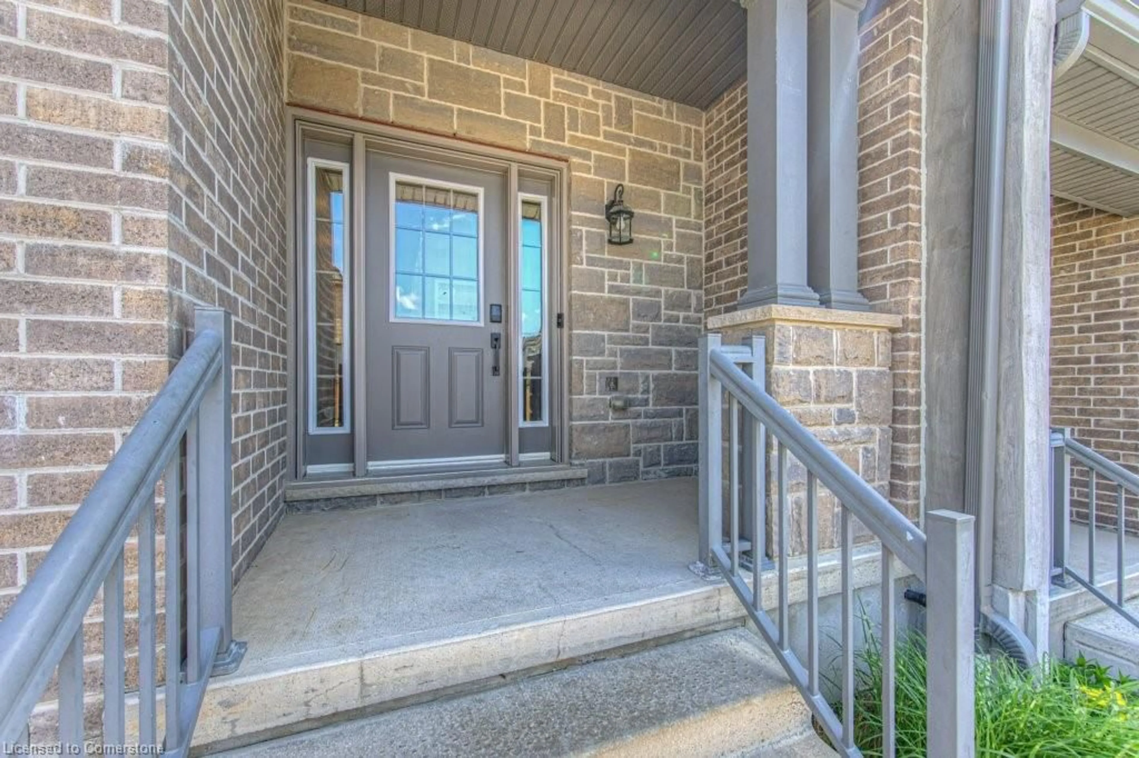 Indoor entryway for 302 Ginseng St, Waterloo Ontario N2V 0B3