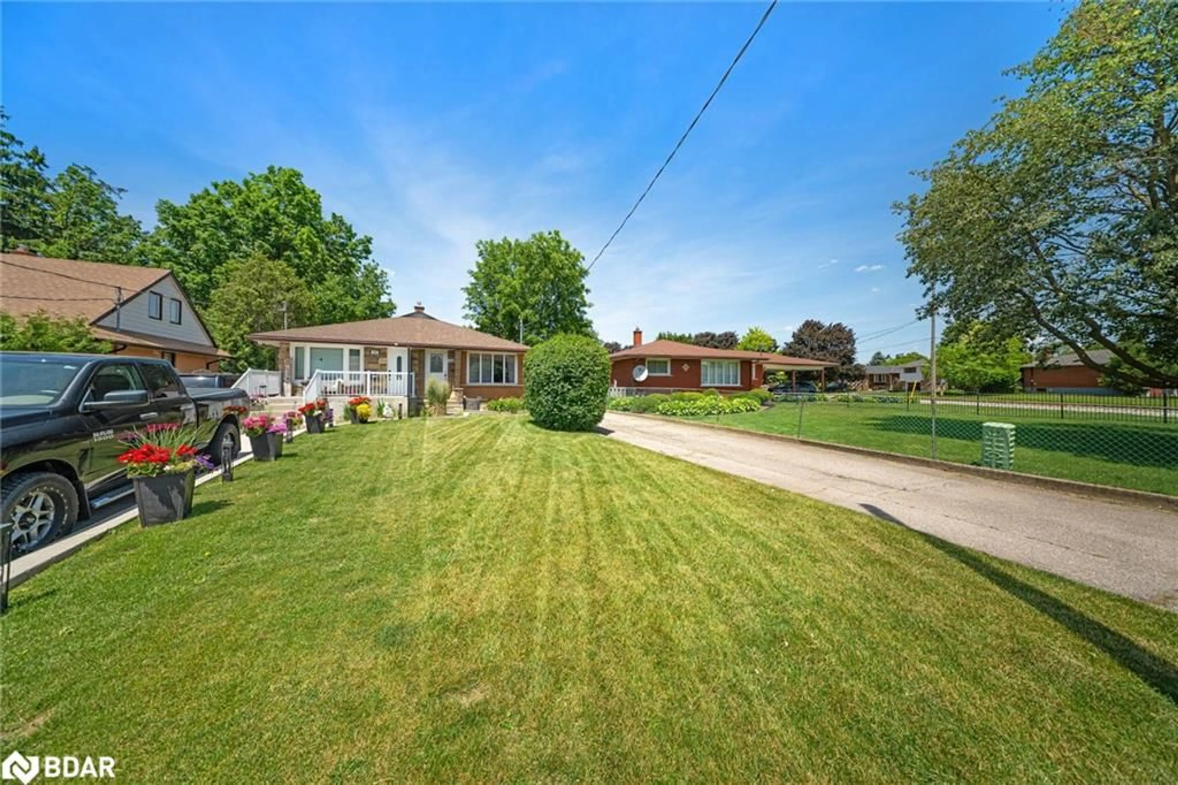 A pic from outside/outdoor area/front of a property/back of a property/a pic from drone, street for 16 Linnwood Ave #A, Cambridge Ontario N1R 1V1