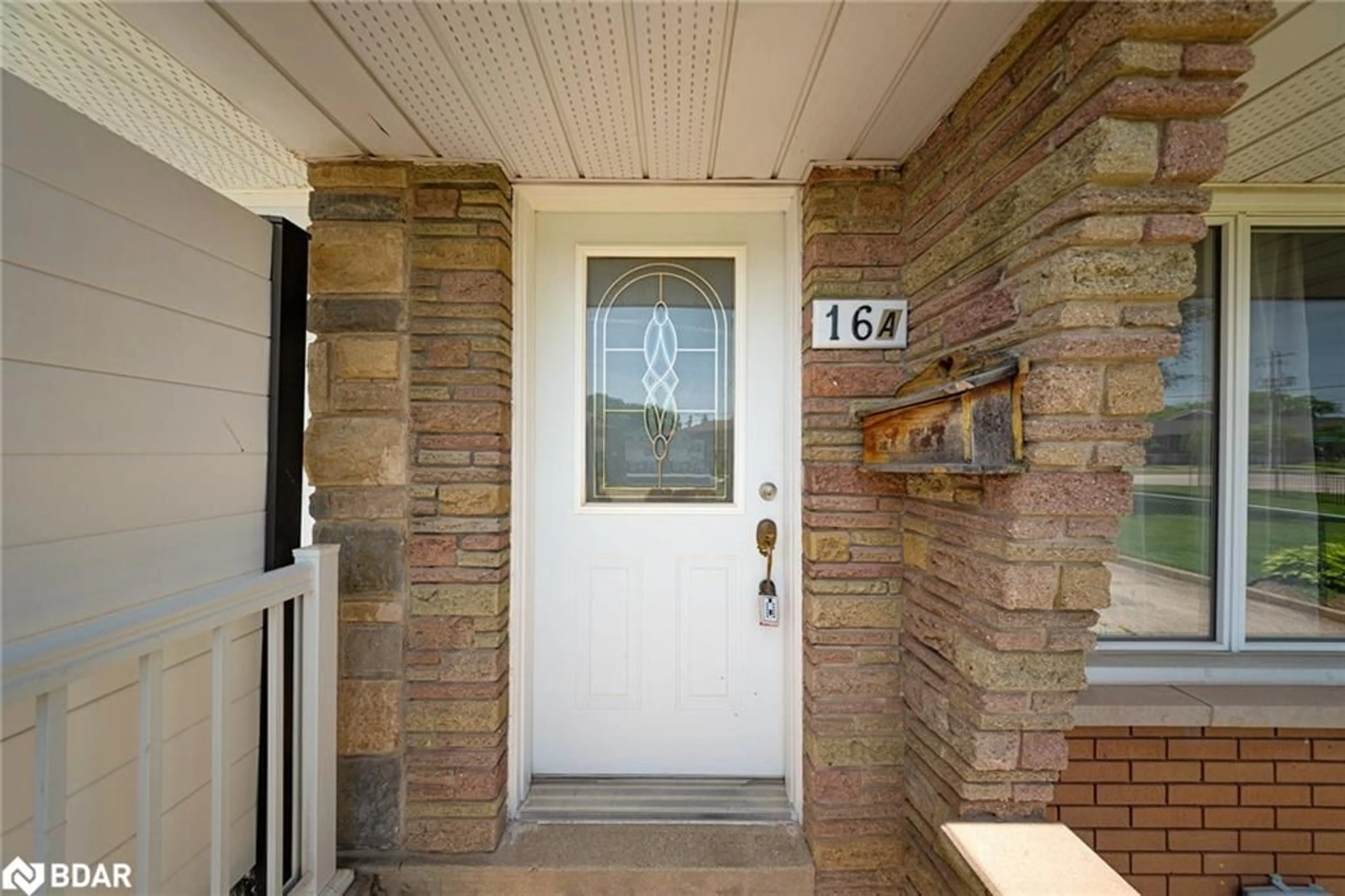 Indoor entryway for 16 Linnwood Ave #A, Cambridge Ontario N1R 1V1