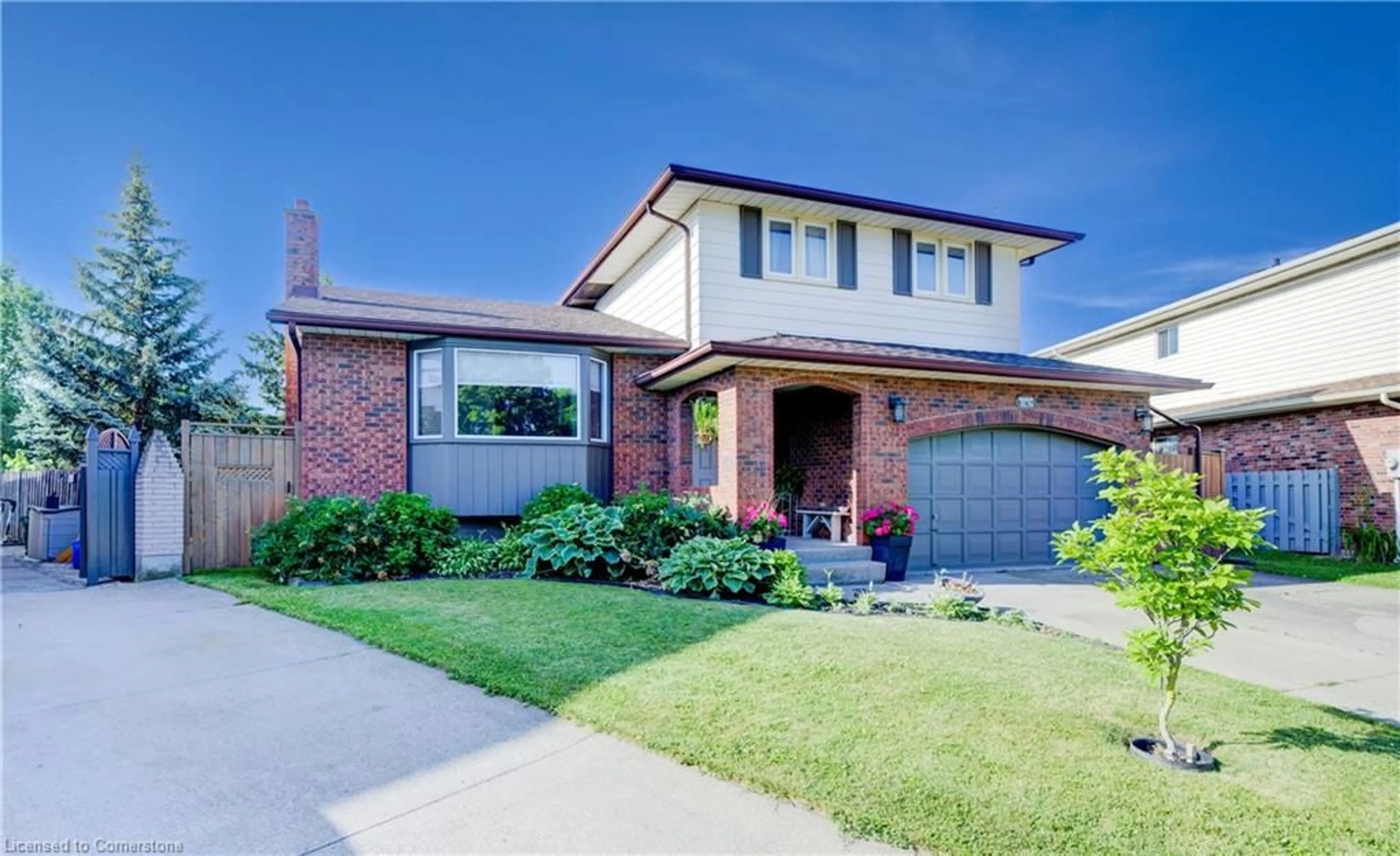 Home with brick exterior material, street for 10 Winfield Crt, St. Catharines Ontario L2M 7K6