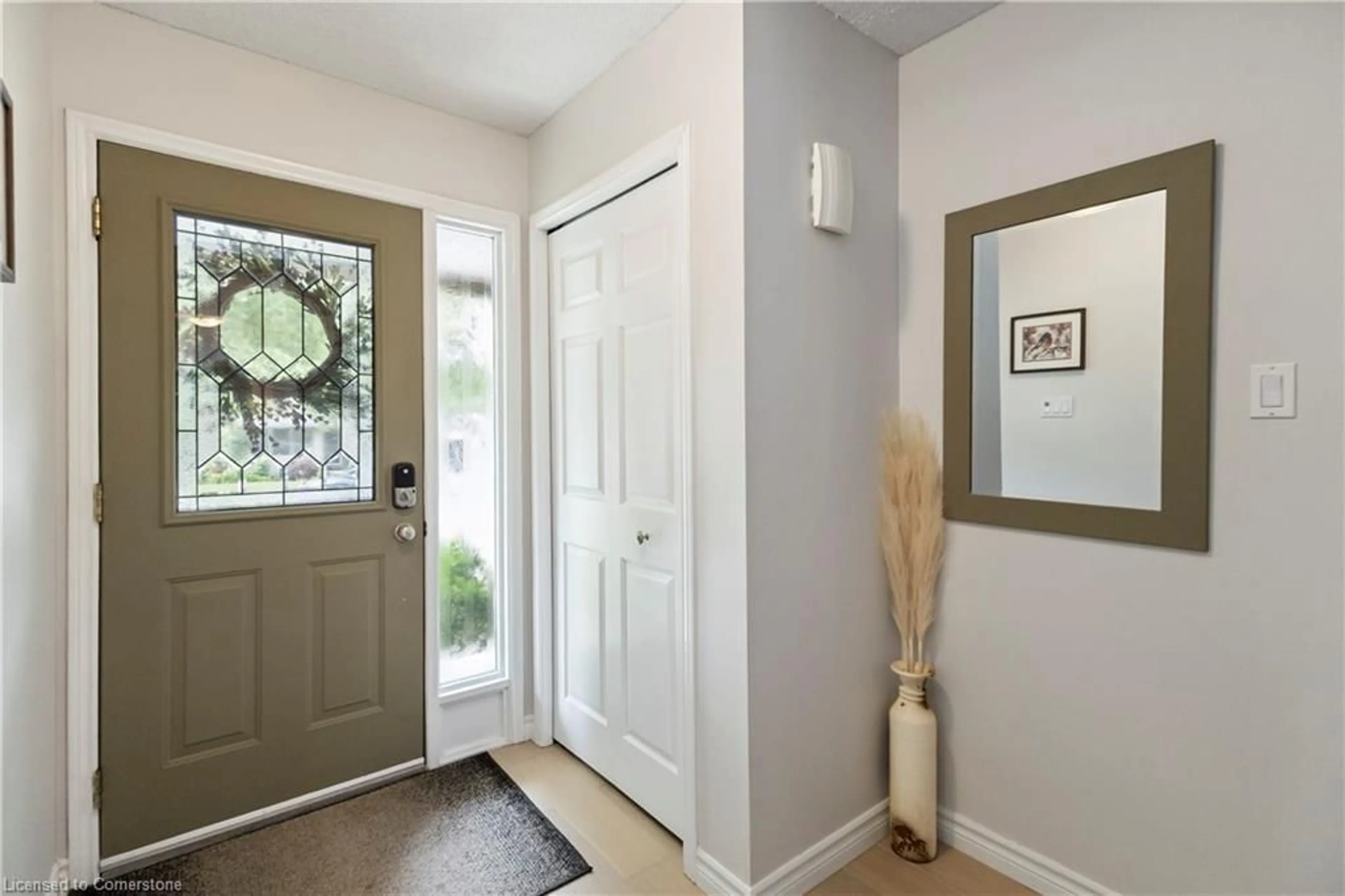 Indoor entryway for 55 Concord Cres, London Ontario N6G 3H4