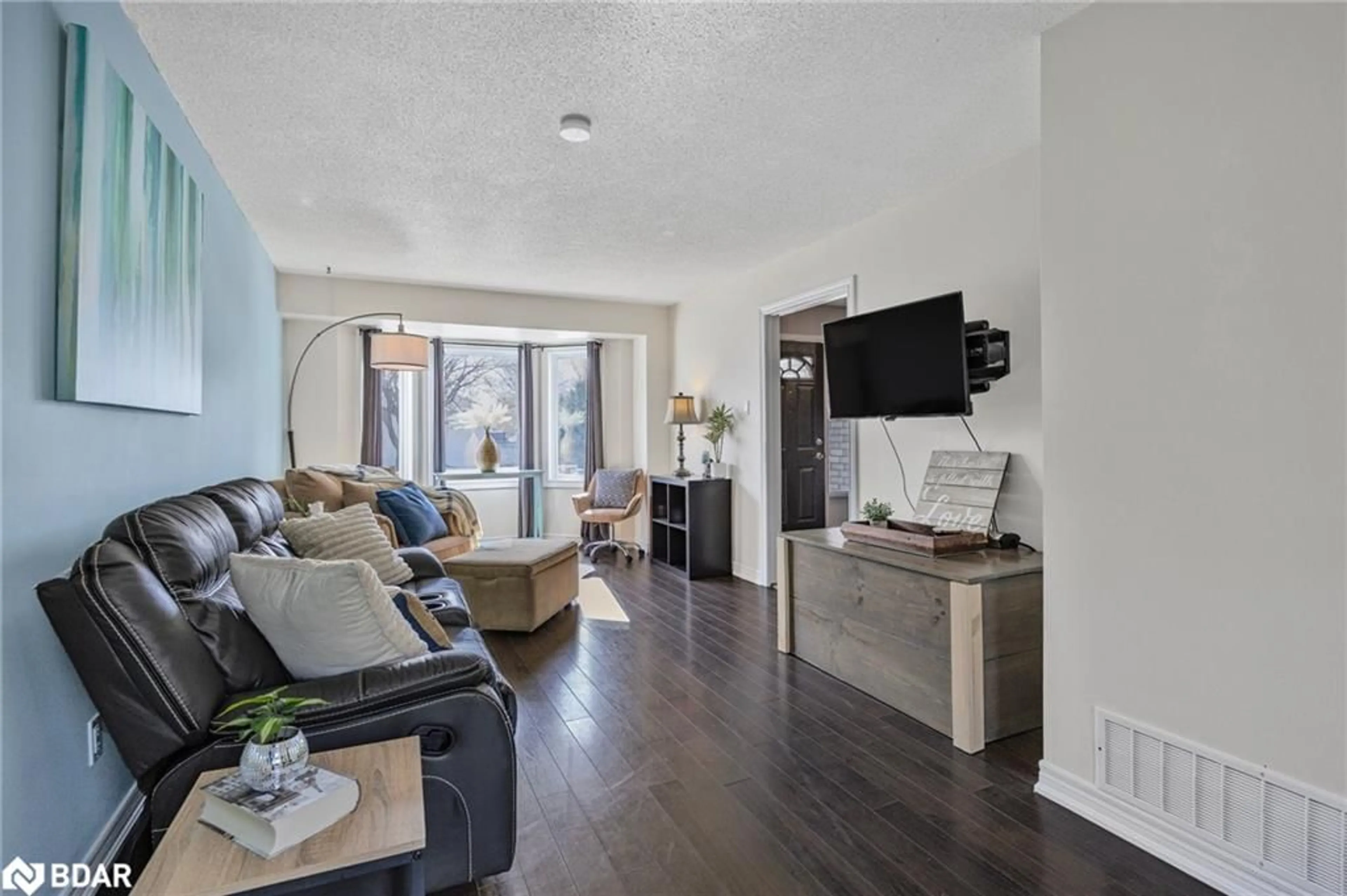 Living room with furniture, unknown for 1057 Vance Cres, Innisfil Ontario L9S 1V6