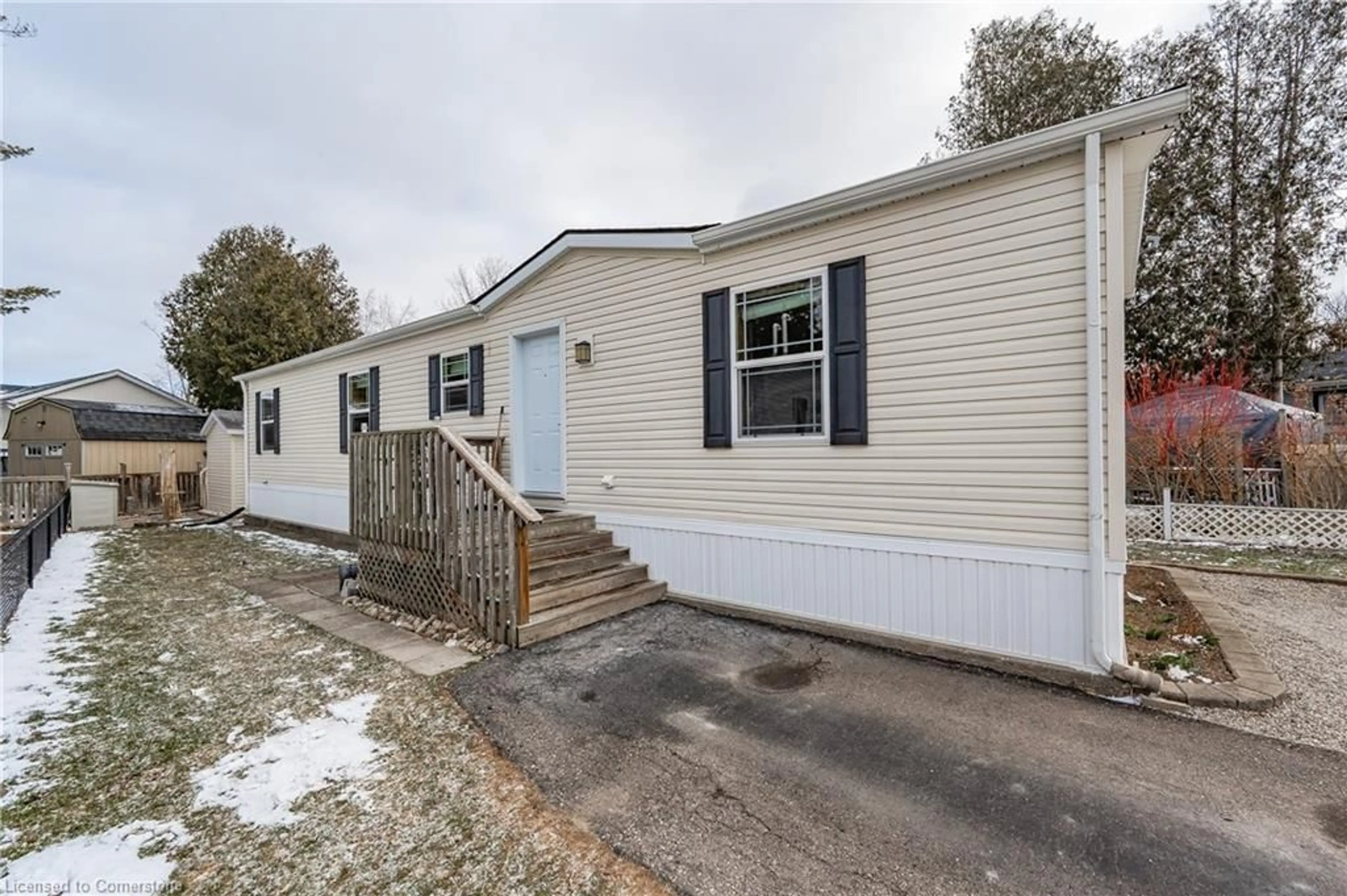 Home with vinyl exterior material, street for 41 Cedarbush Cres, Puslinch Ontario N0B 2J0