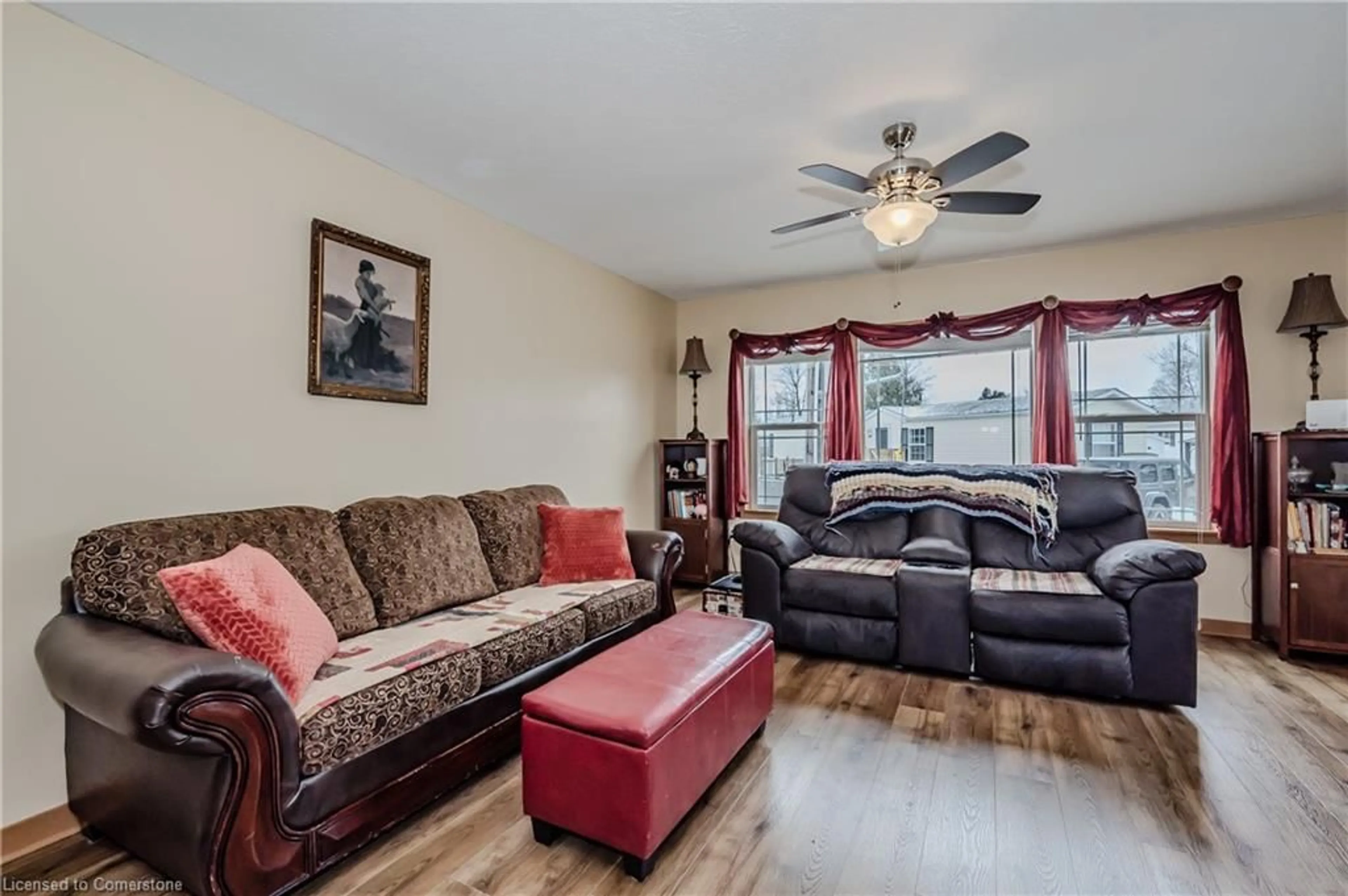 Living room with furniture, unknown for 41 Cedarbush Cres, Puslinch Ontario N0B 2J0