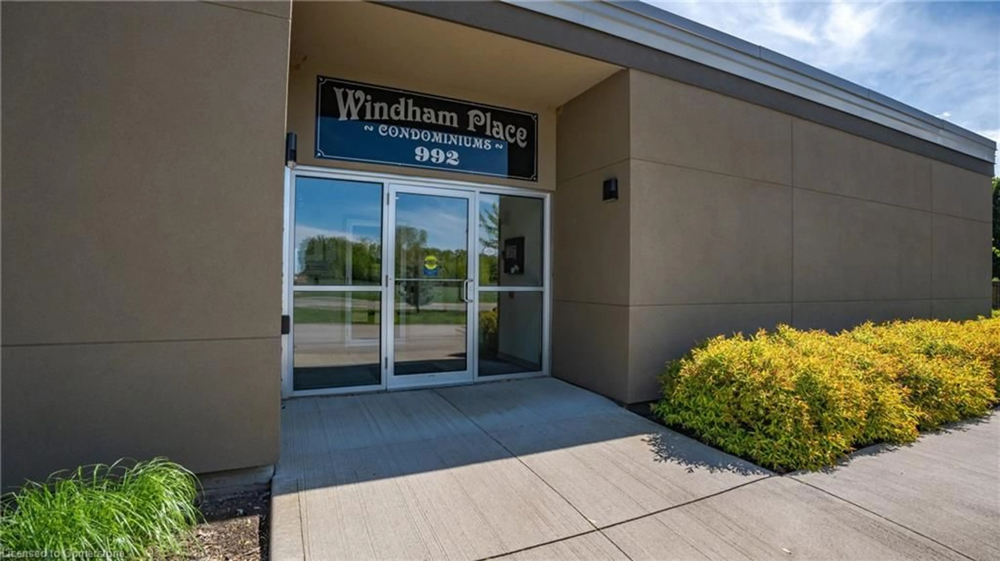 Indoor foyer for 992 Windham Centre Rd #7, Windham Centre Ontario N0E 2A0