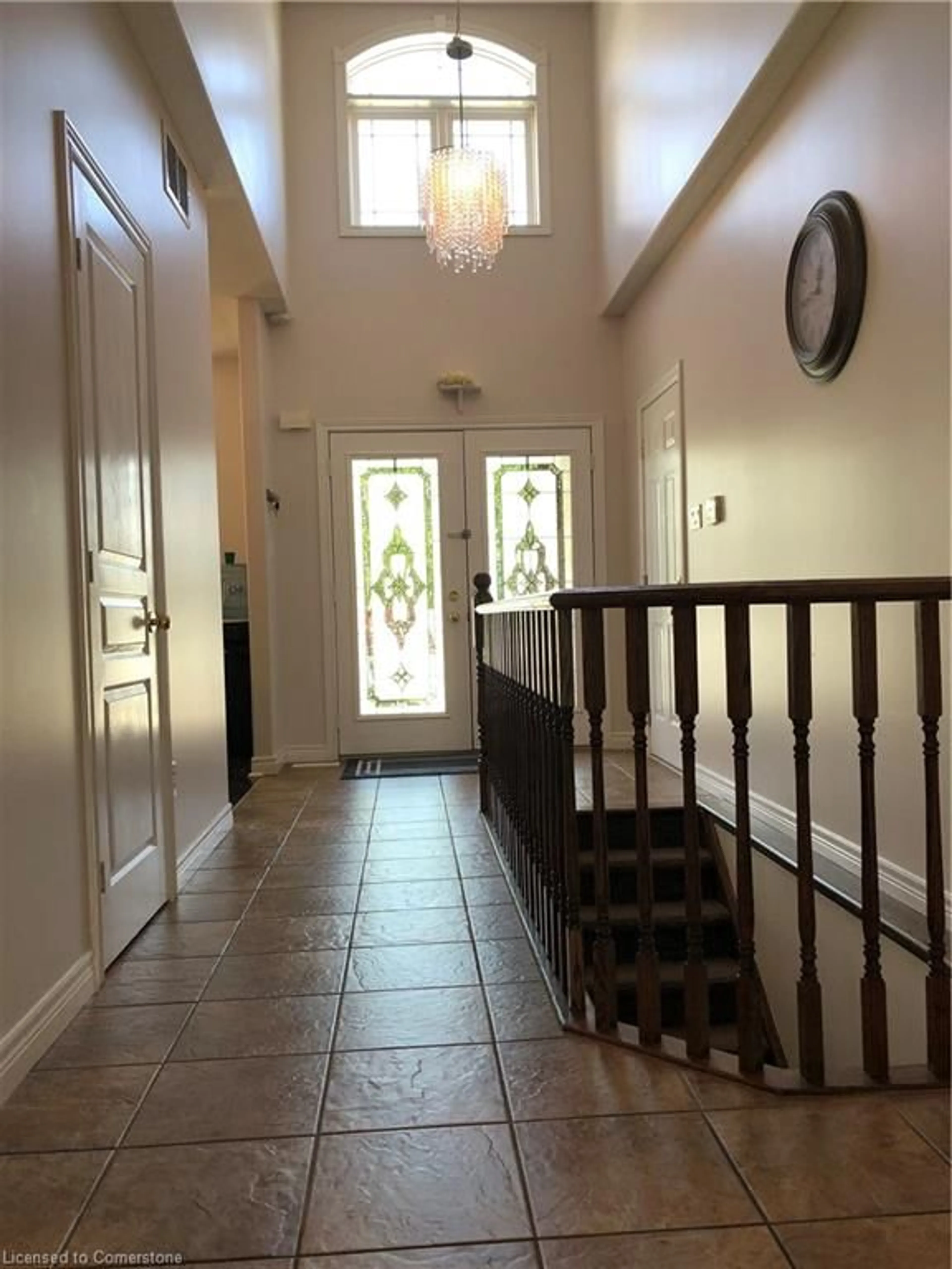 Indoor foyer for 91 Candlewood Dr, Stoney Creek Ontario L8J 0A3