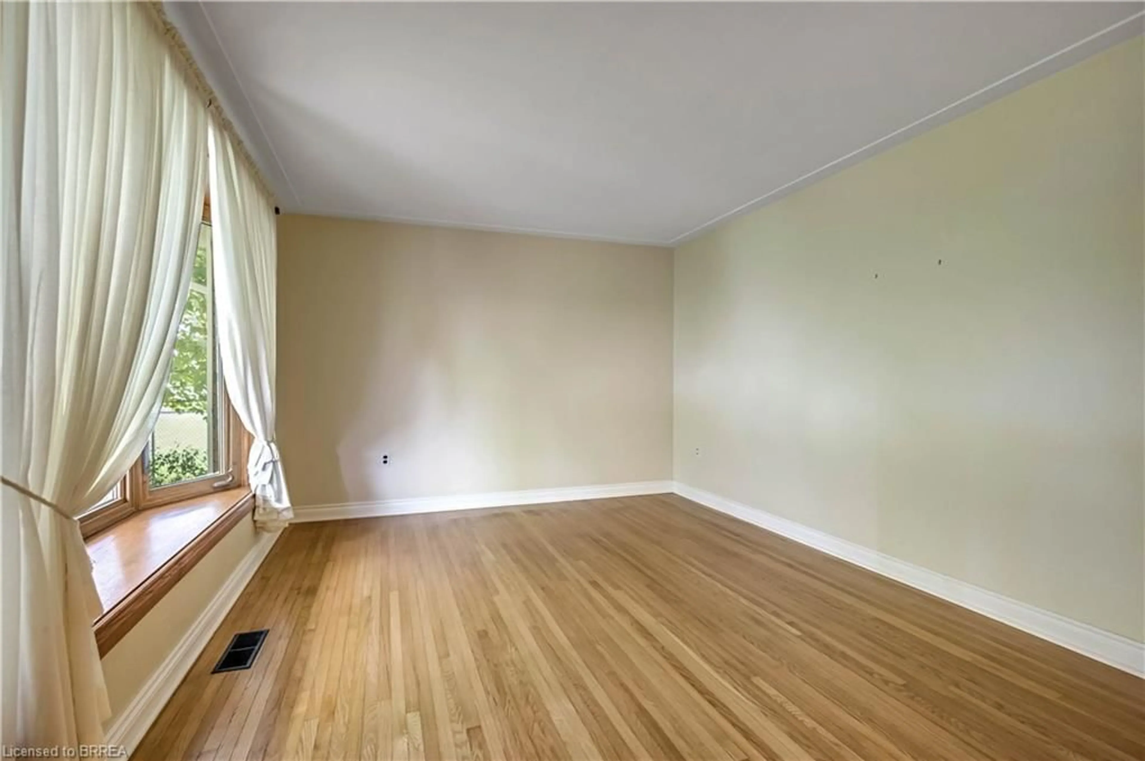 A pic of a room for 2246 County Line 74, Haldimand County Ontario N0A 1H0