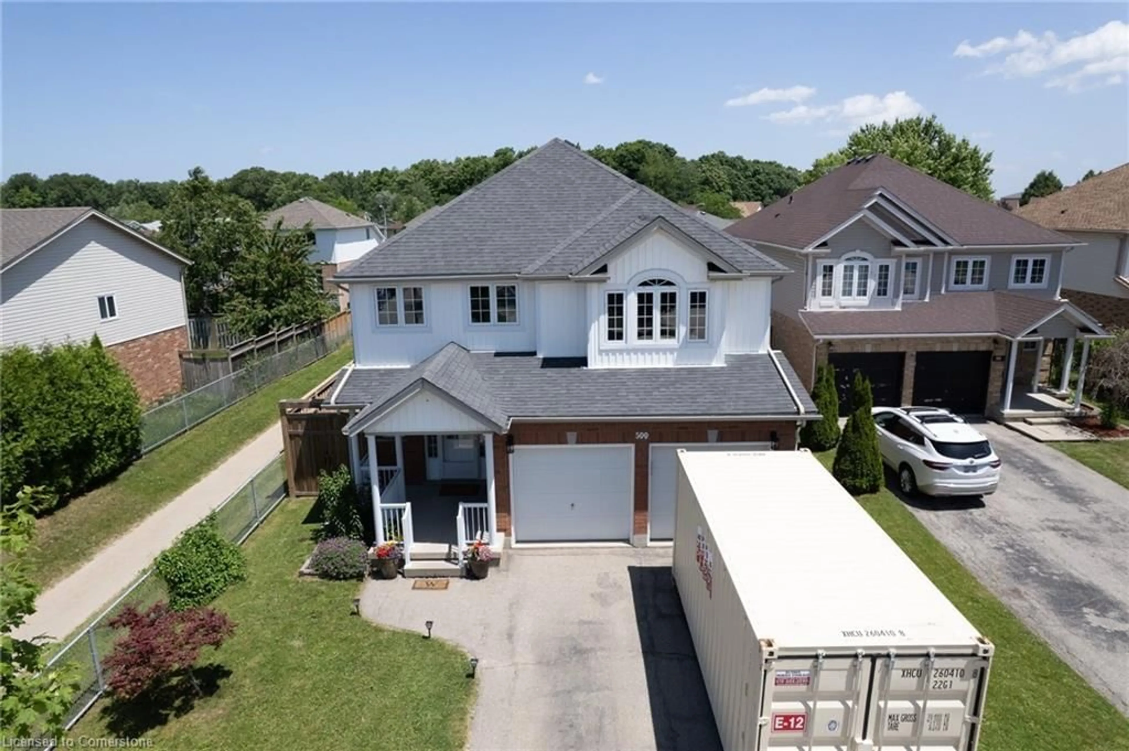 A pic from outside/outdoor area/front of a property/back of a property/a pic from drone, street for 500 Bridlewreath Crt, Kitchener Ontario N2E 3V6