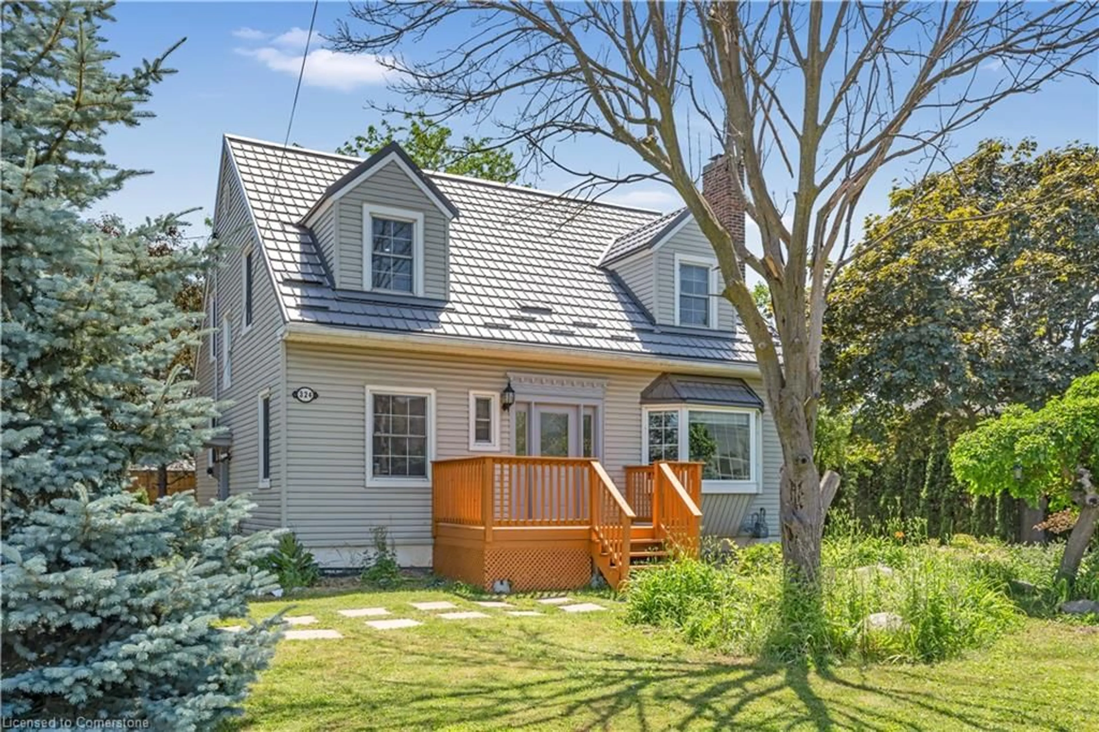 Home with vinyl exterior material, street for 324 Mcneilly Rd, Stoney Creek Ontario L8E 5H4