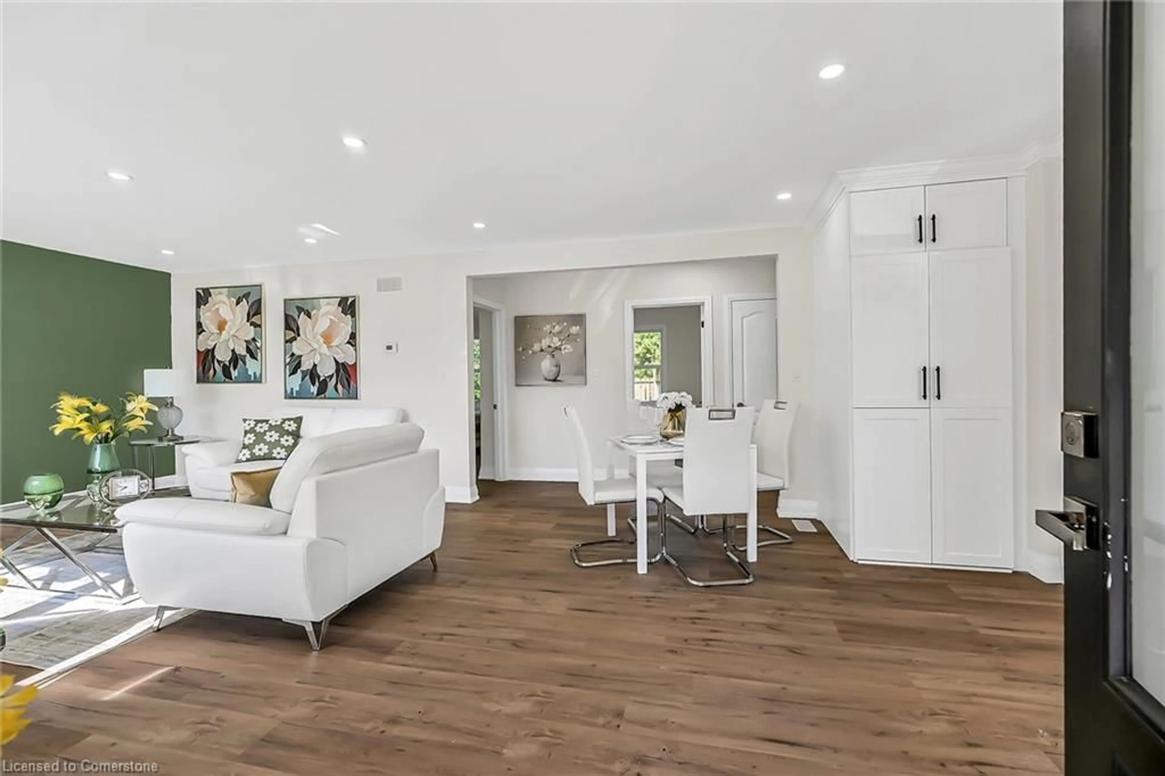 Living room with furniture, wood/laminate floor for 304 East 33rd St, Hamilton Ontario L8V 3T8