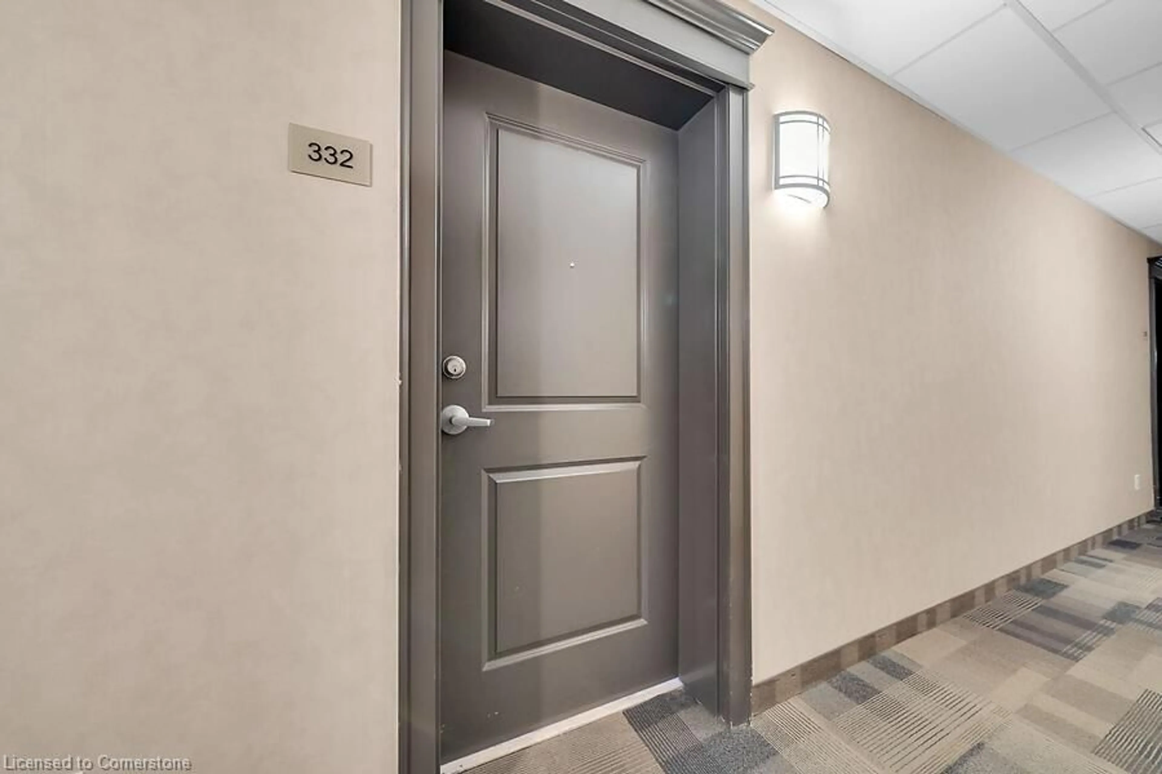 Indoor foyer for 5317 Upper Middle Rd #332, Burlington Ontario L7L 0G8