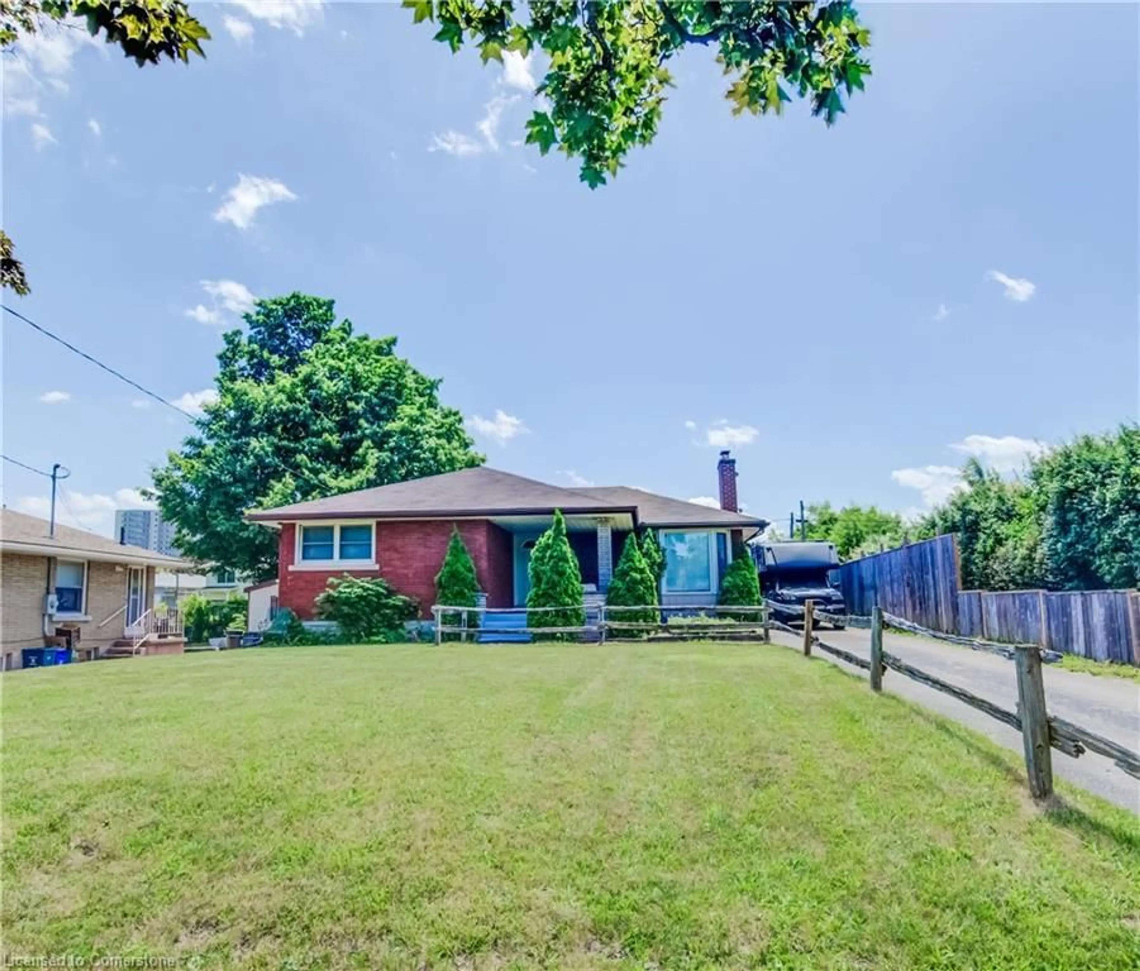 A pic from outside/outdoor area/front of a property/back of a property/a pic from drone, street for 141 Woodhaven Rd, Kitchener Ontario N2C 1V2