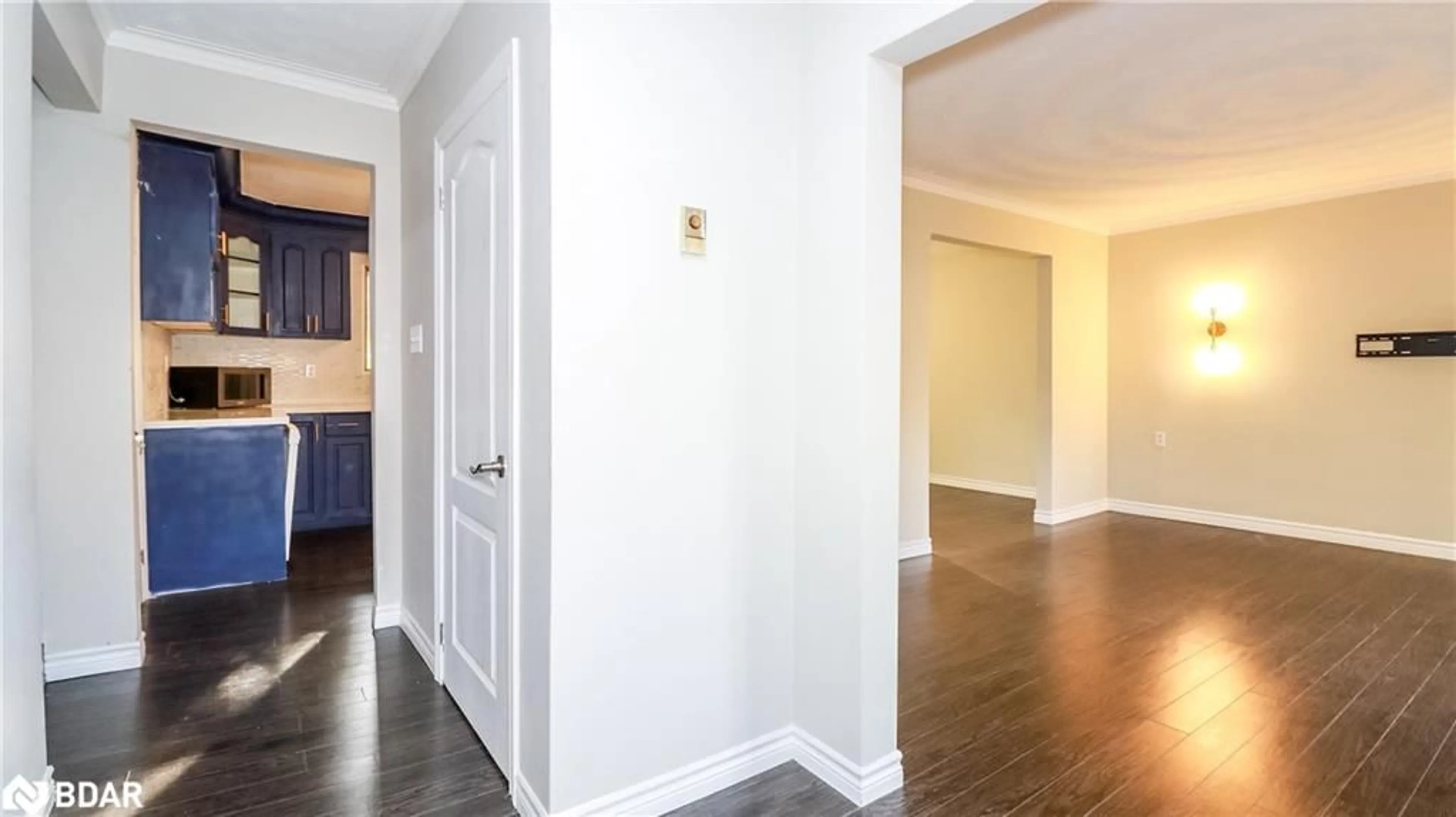 Indoor entryway for 18 Kennedy Dr, Fenelon Falls Ontario K0M 1N0