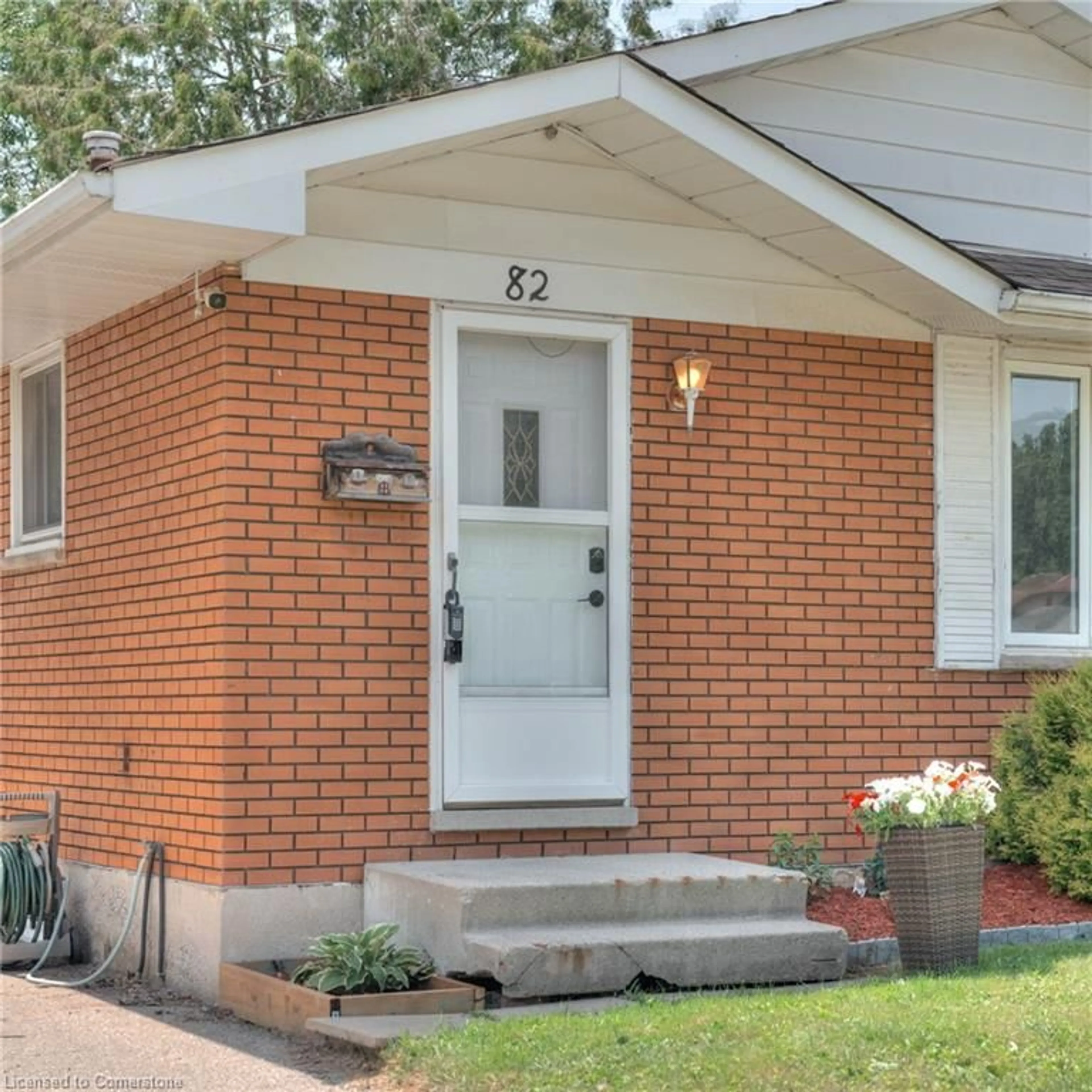Home with brick exterior material, street for 82 Arrowhead Cres, Kitchener Ontario N2P 1B9